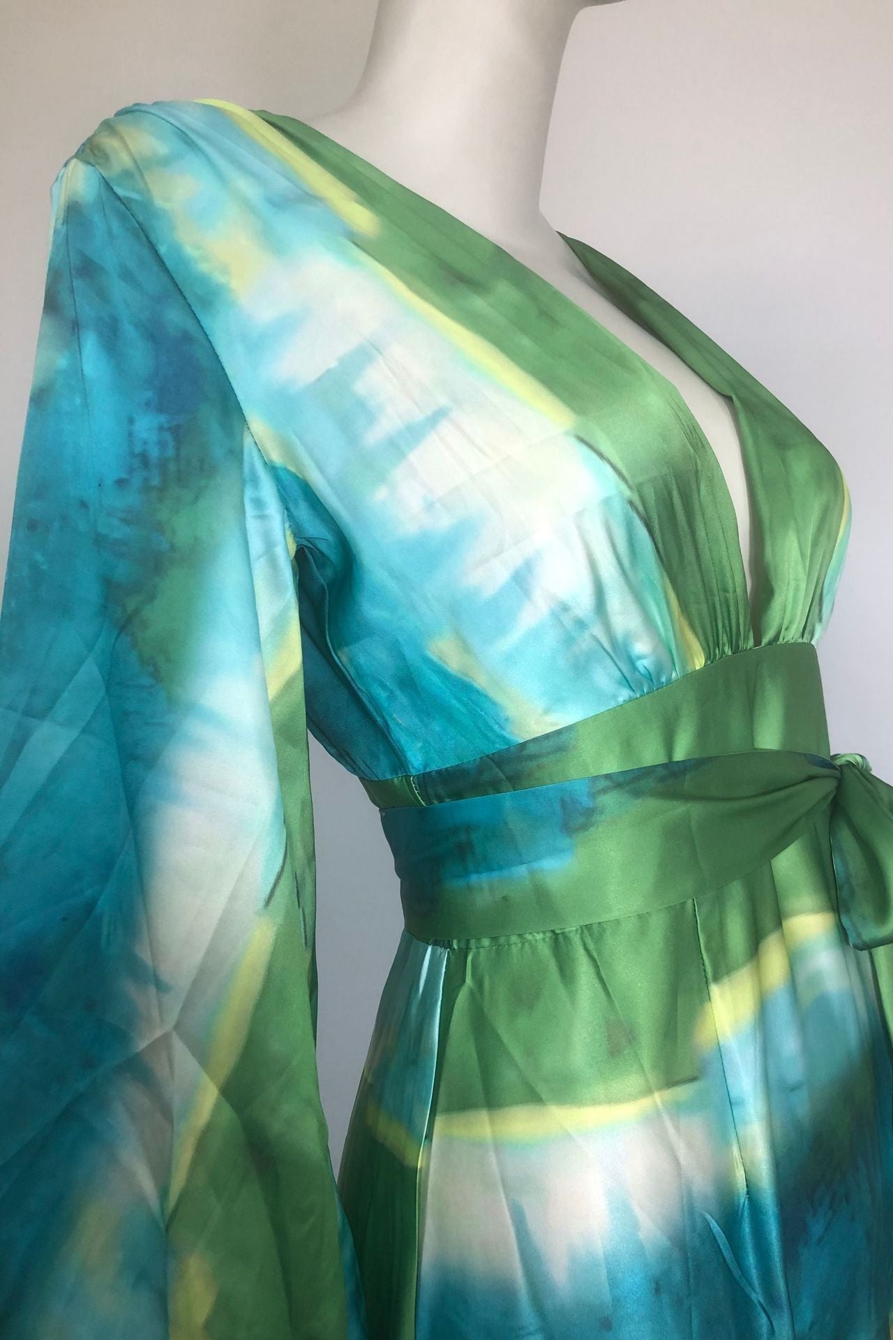 GREEN MULTICOLOR FLORAL PUFF SLEEVE MAXI DRESS