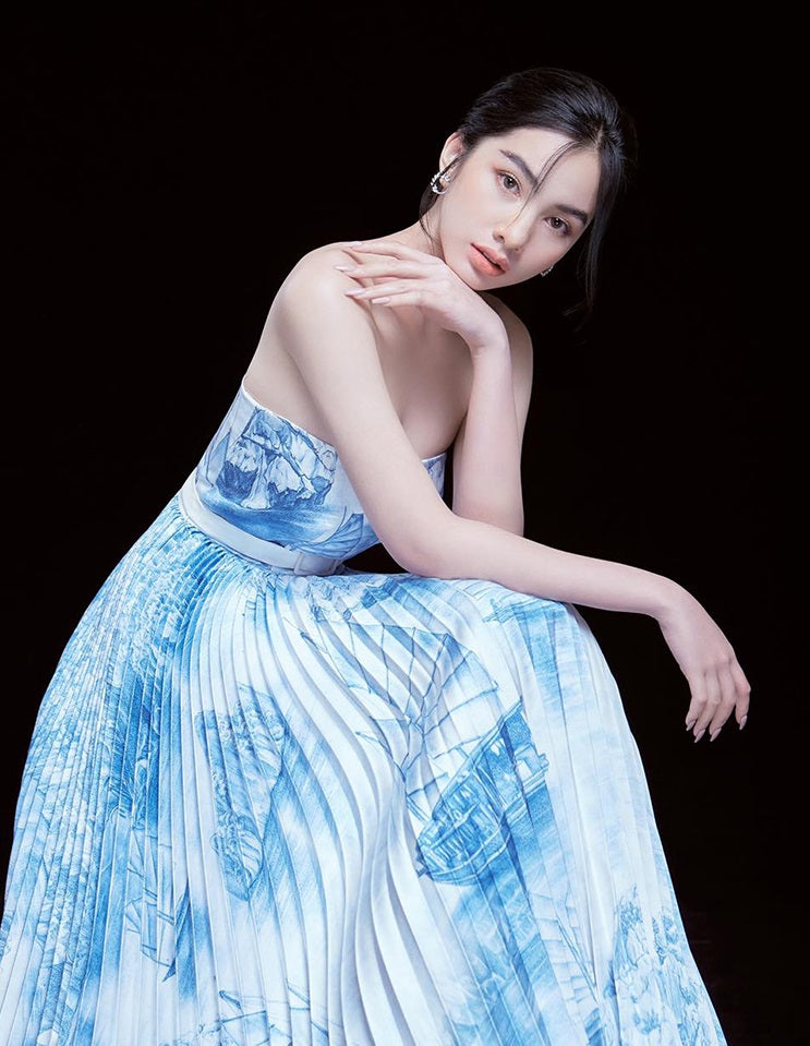 TAFFETA PLEATED DROP SHOULDER MIDI DRESS IN BLUE