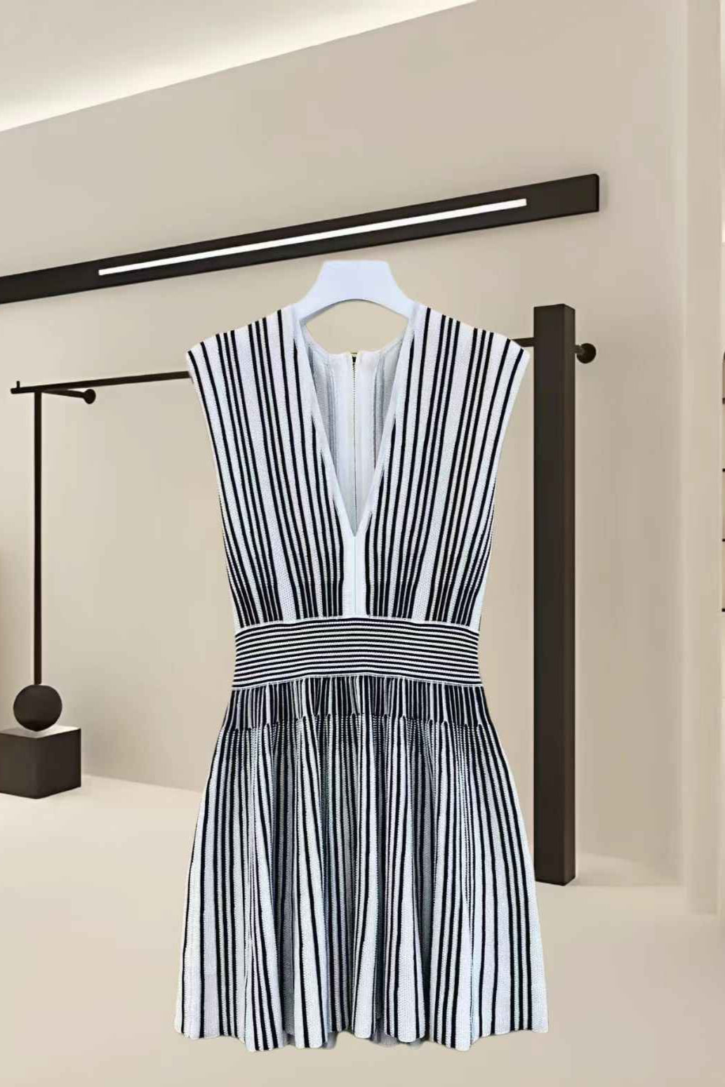 TWO-TONE V-NECK SLEEVELESS FLARED KNIT MINI DRESS