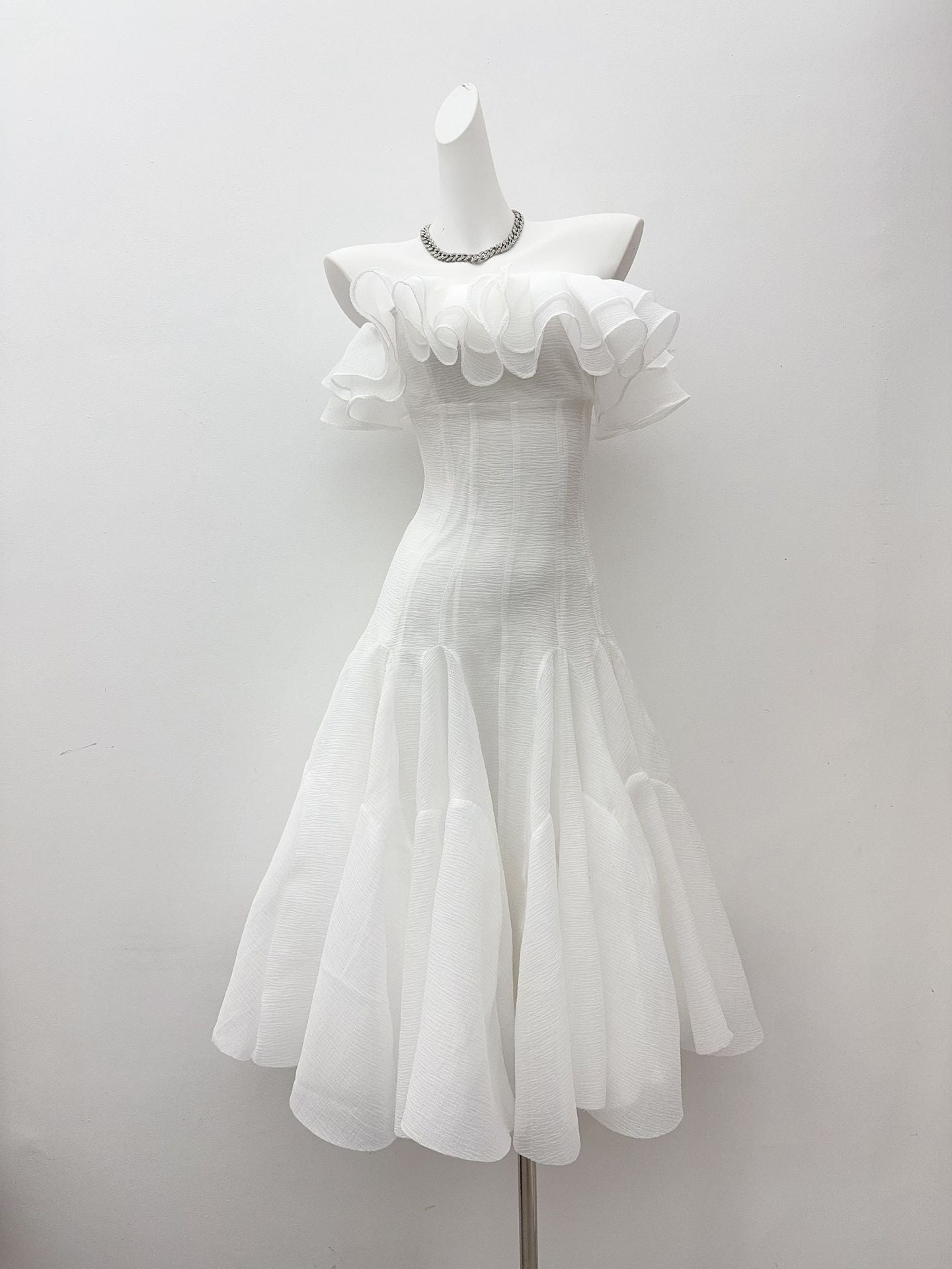 APPHIA OFF-SHOULDER RUFFLE MIDI DRESS WHITE