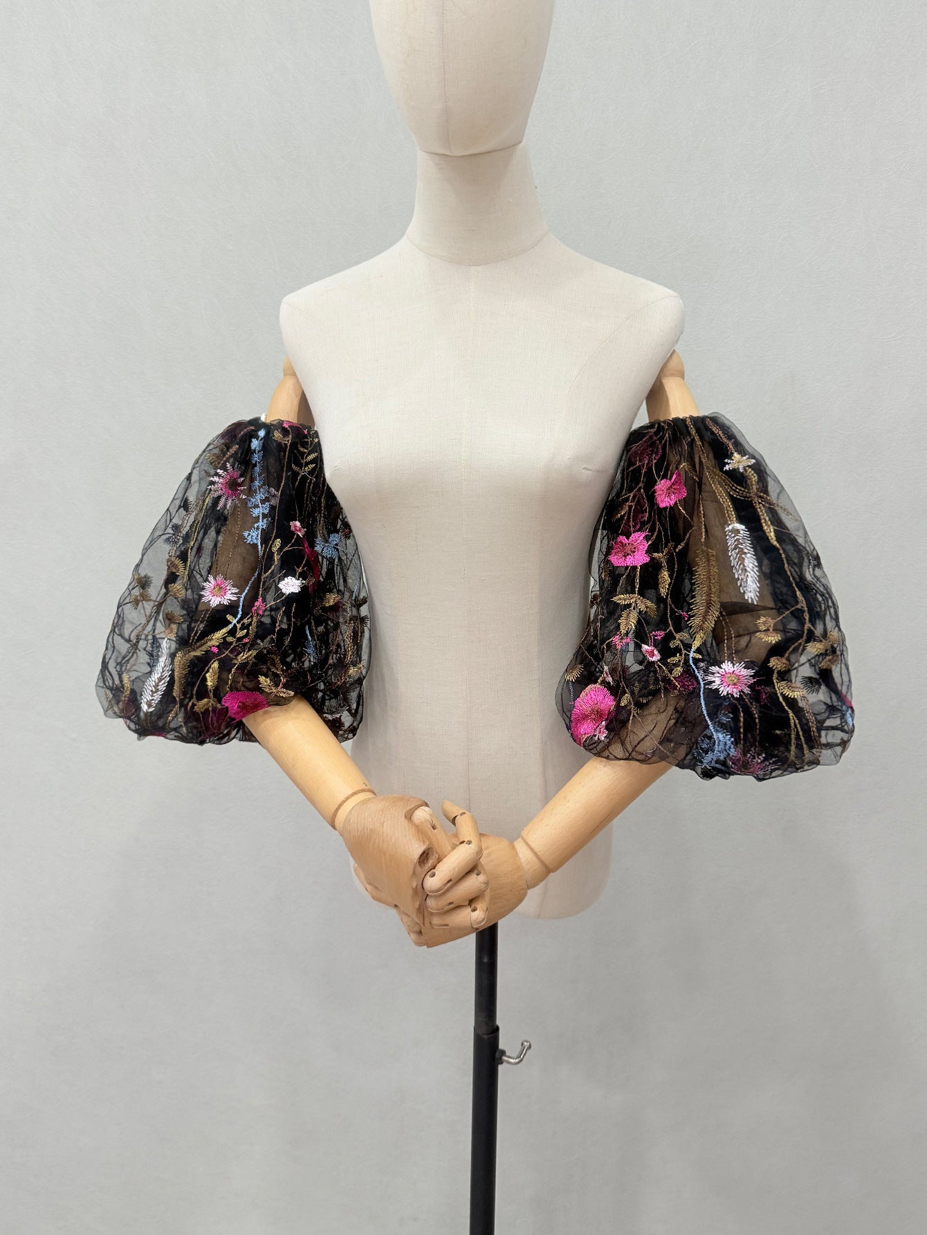 BLACK SHEER TULLE FLORAL EMBROIDERY PUFF CUFF BOHO