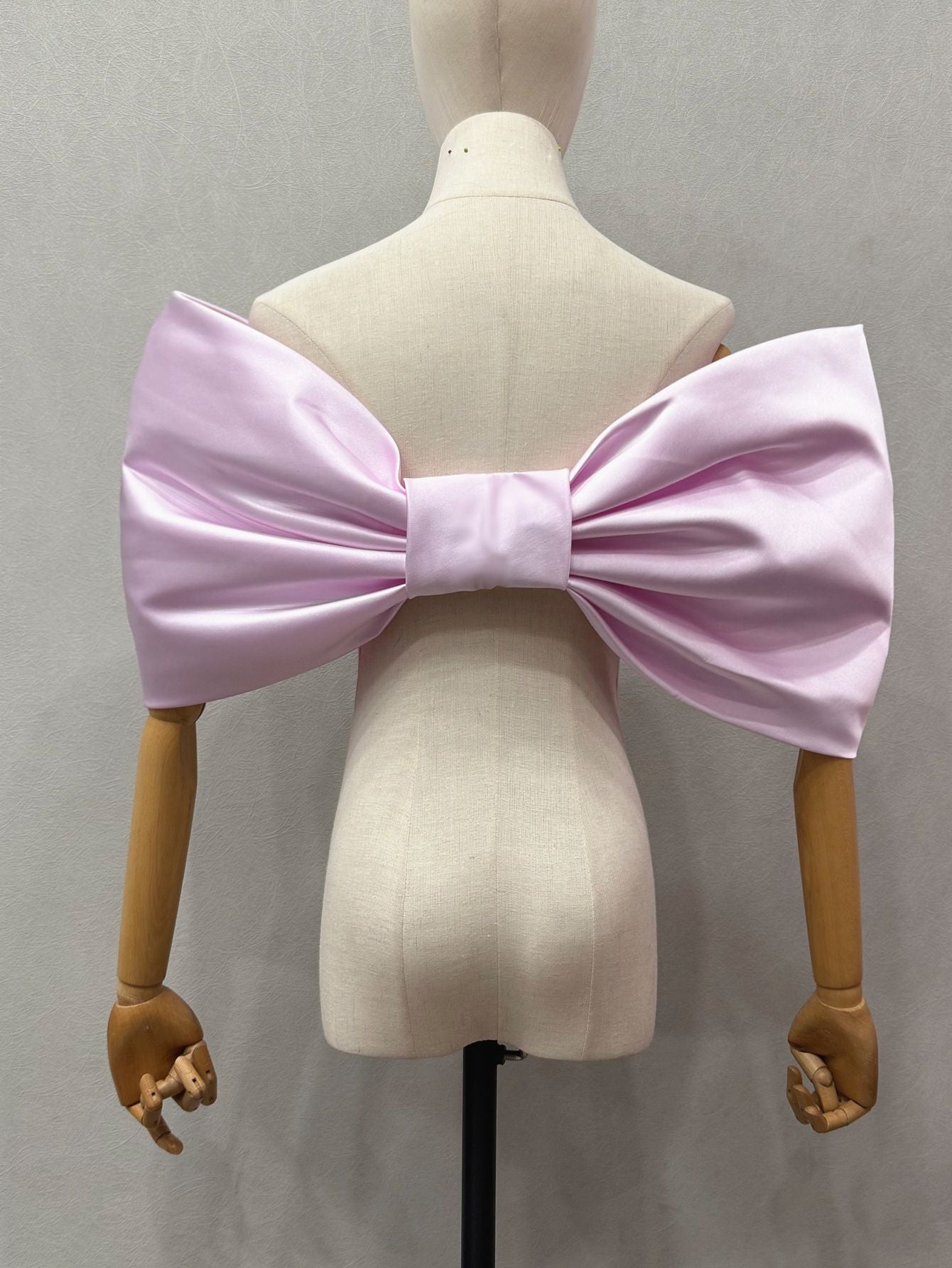 OVERSIZED SATIN WHITE BOW BRIDAL SHOULDER PIECE