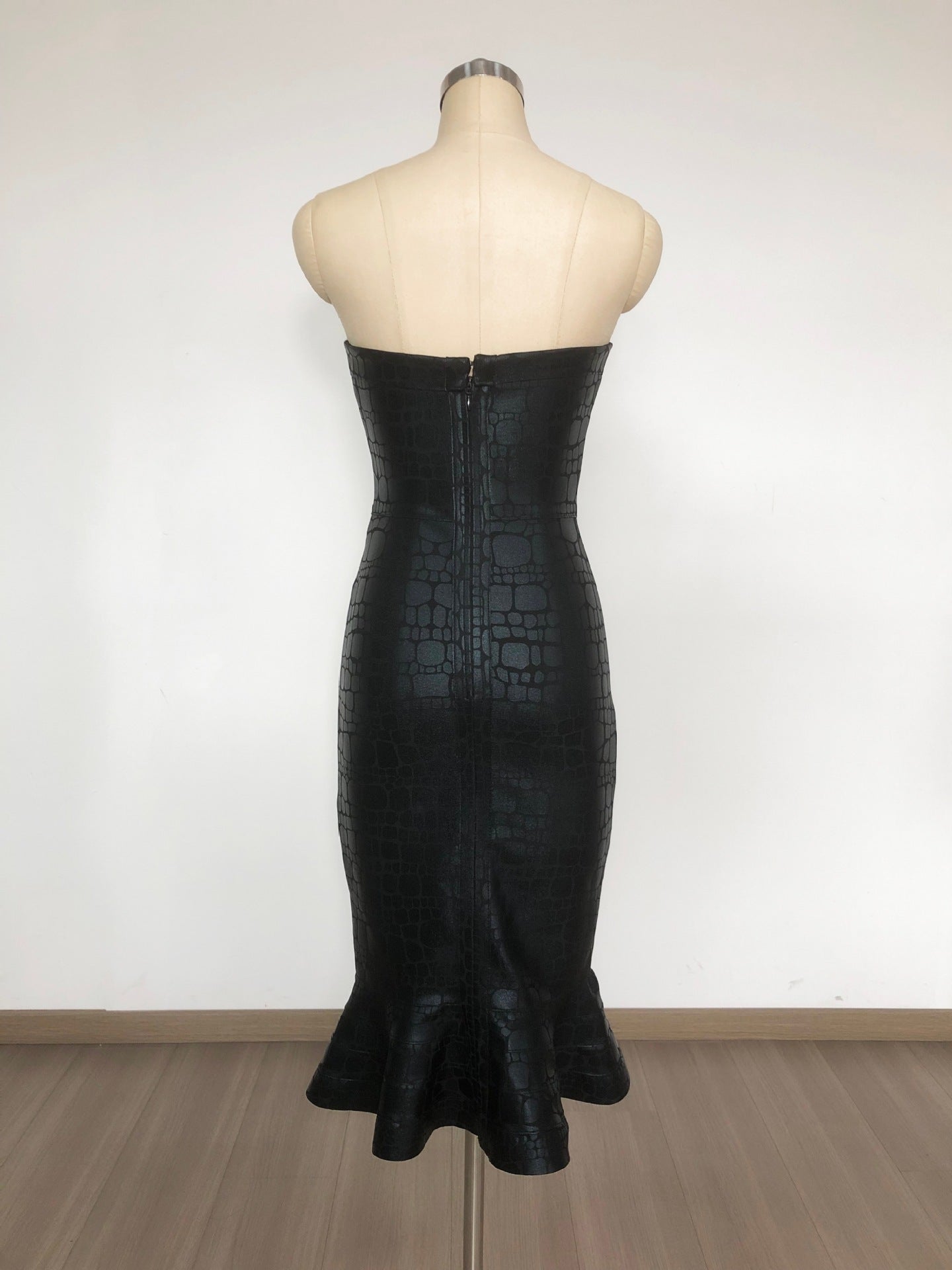 EUDORA OFF-SHOULDER FISHTAIL MIDI DRESS BLACK