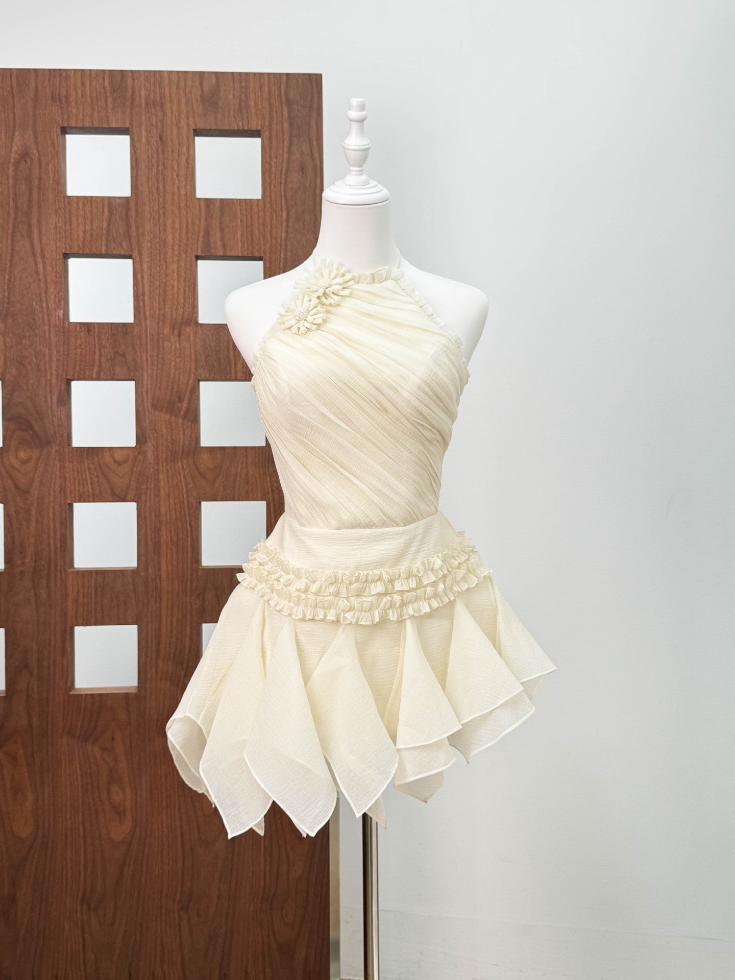 ASTRID HALTER LACE PUFFY MINI DRESS IN WHITE