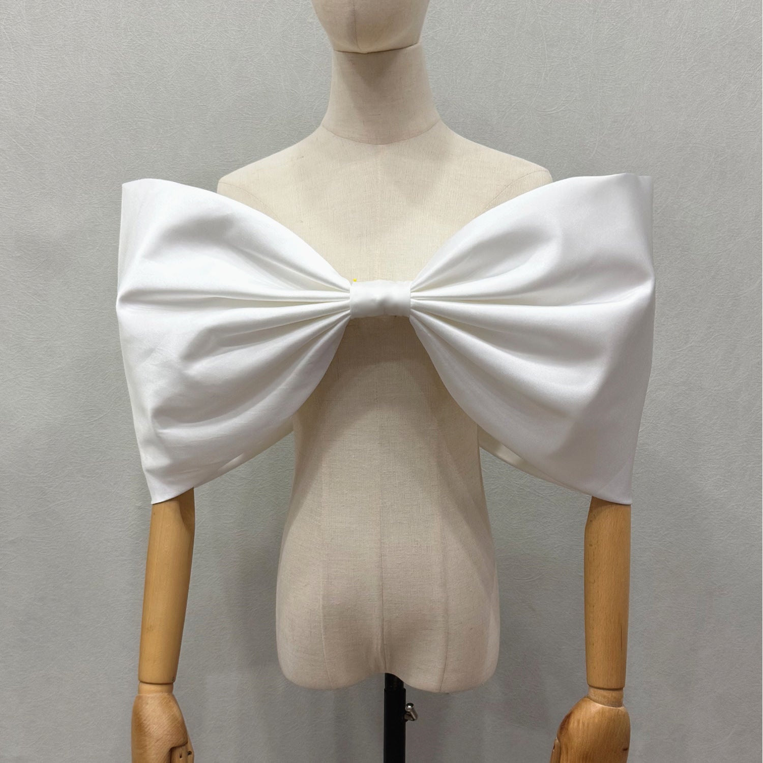 OVERSIZED SATIN WHITE BOW BRIDAL SHOULDER PIECE