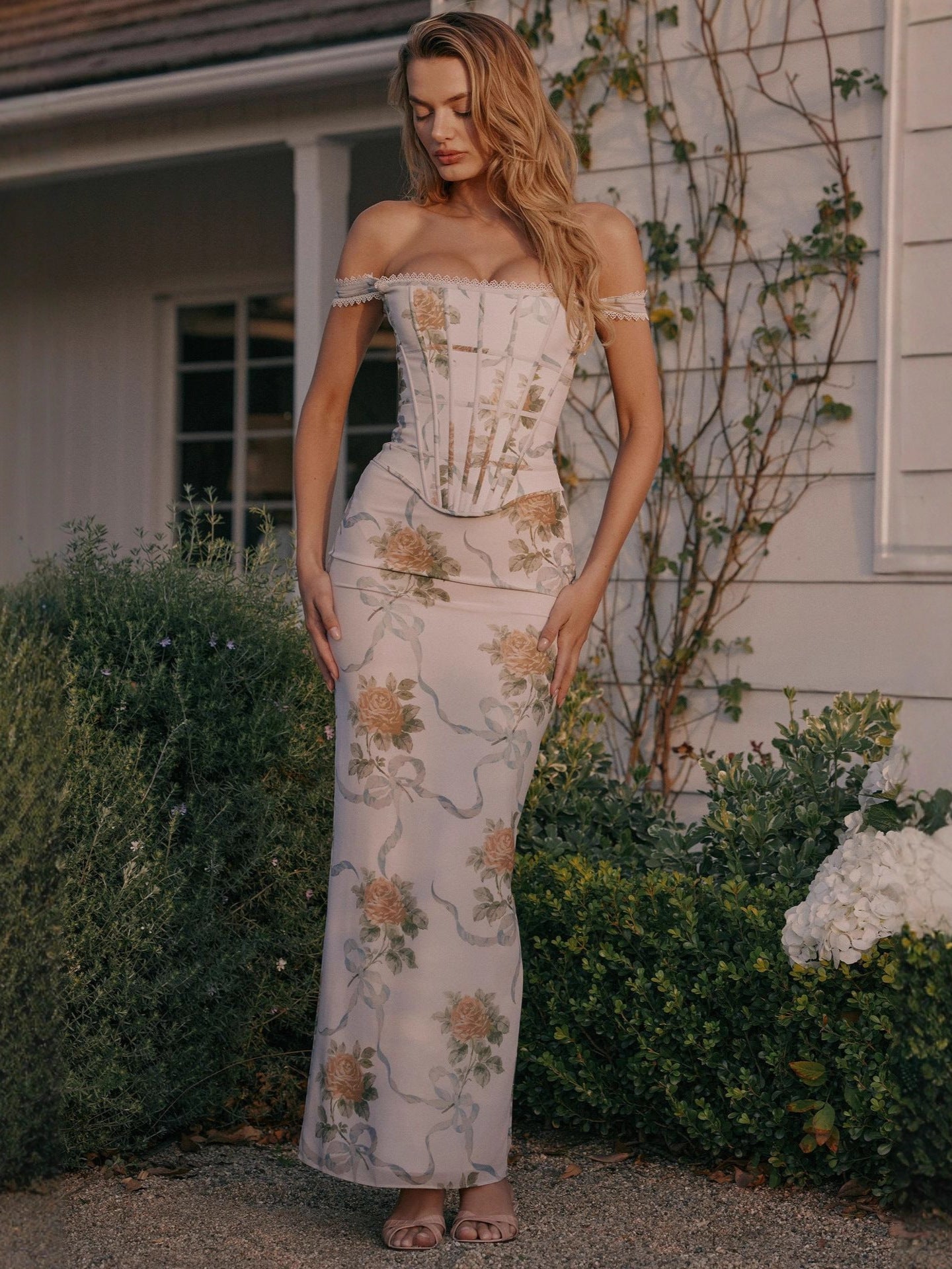 PHOENIX WHITE FLORAL CORSET MAXI DRESS
