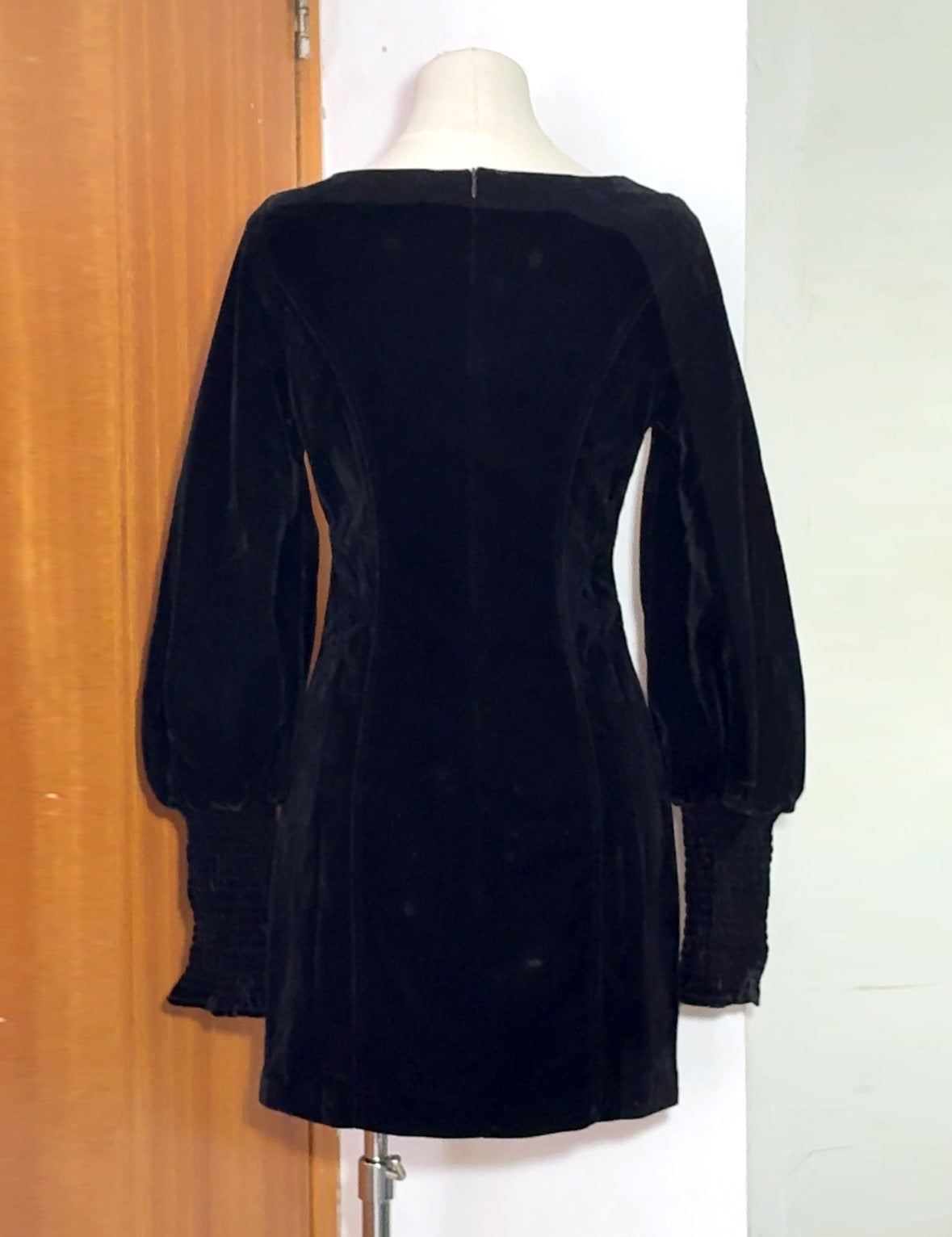 TINA SQUARE NECK CINCH WAIST VELVET MINI DRESS BLACK