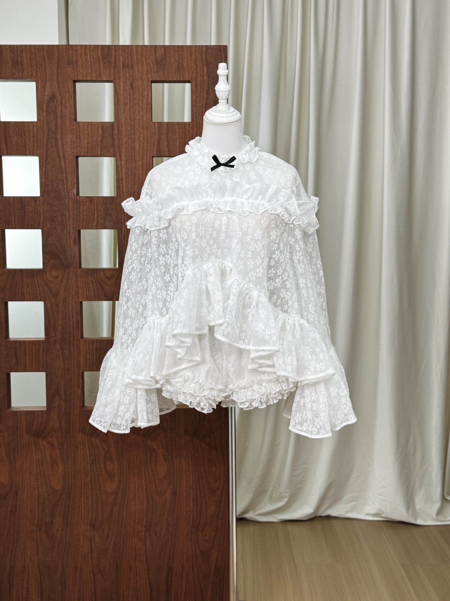 VANESSA WHITE LACE RUFFLED TOP & SHORTS SET