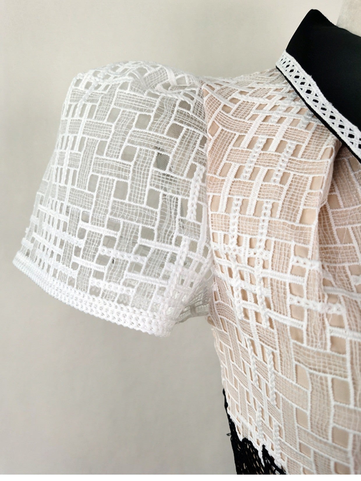 SEQUIN POKER PATTERN WHITE MIDI DRESS