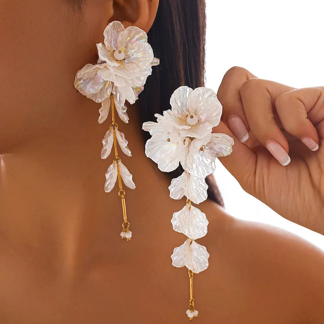S662b36b6fe3547928dd448da714ca6c76 SANAI EARRINGS: MODERN MINIMALIST WEDDING HOOPS