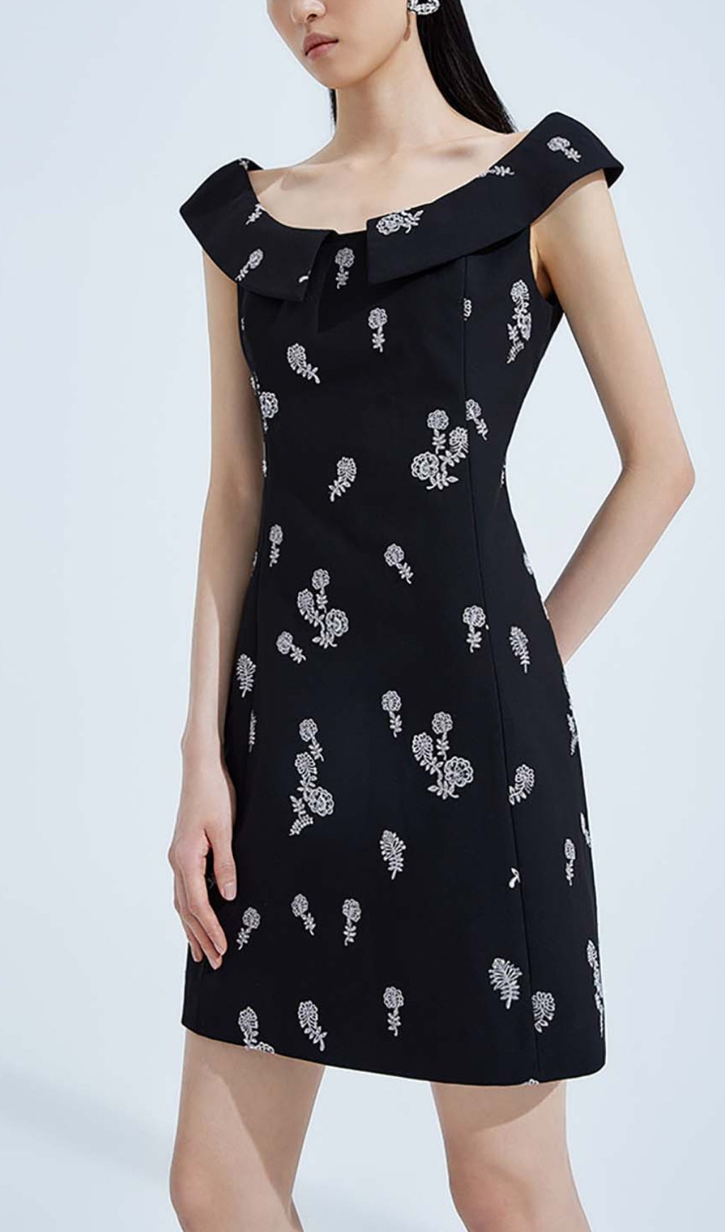 SLEEVELESS EMBROIDERED BLACK MINI DRESS FOR PARTY