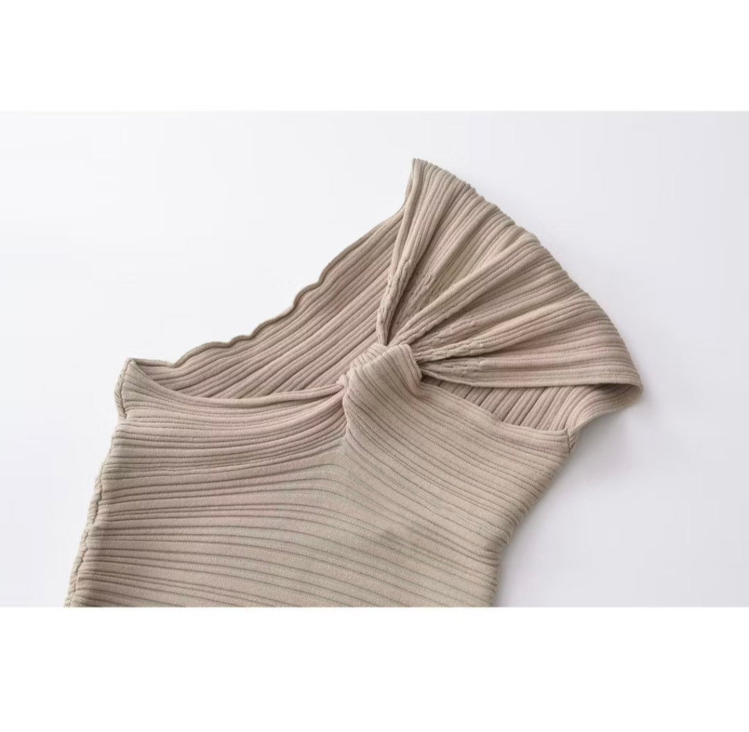 KATRINA OFF-SHOULDER TOP FOR DATE NIGHT