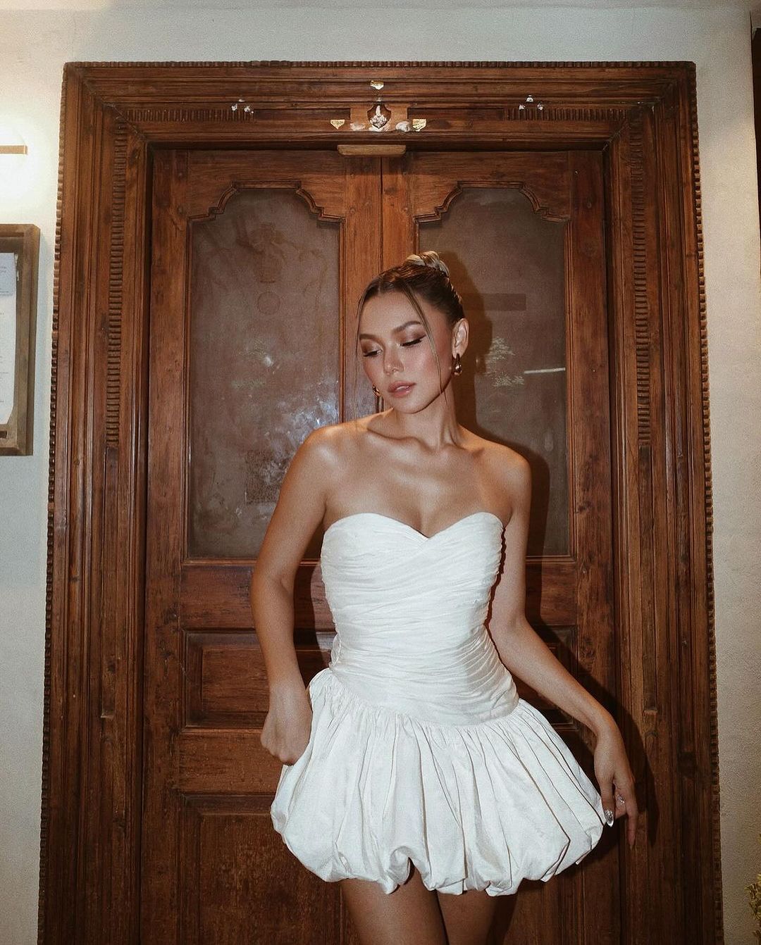 BALLOON DRAPED STRAPLESS WHITE MINI DRESS FOR EVENTS