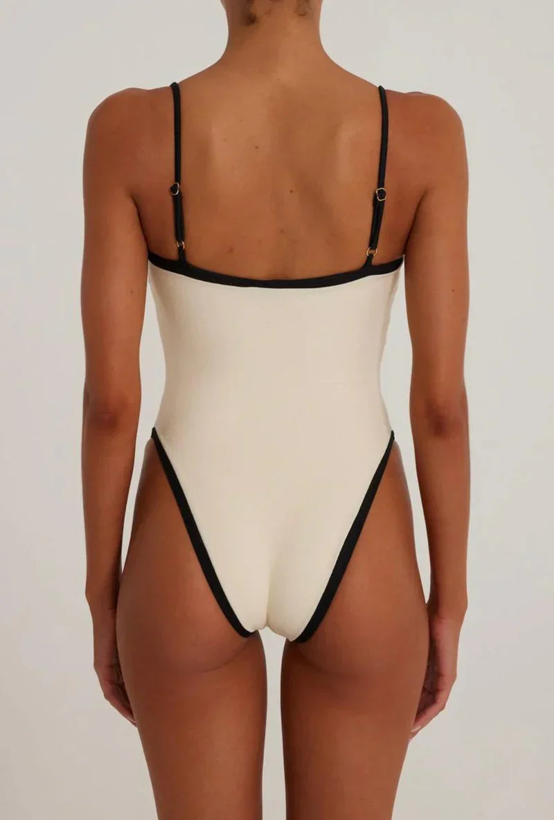 CONTRAST MAYO: SLEEK SILHOUETTE, FORMAL OCCASION