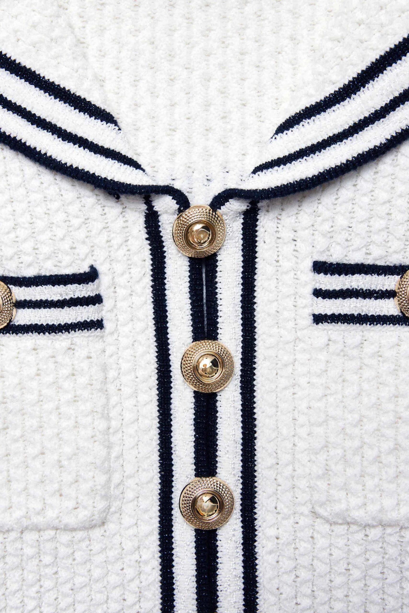 WHITE TEXTURED KNIT TOP FOR CASUAL DAYS