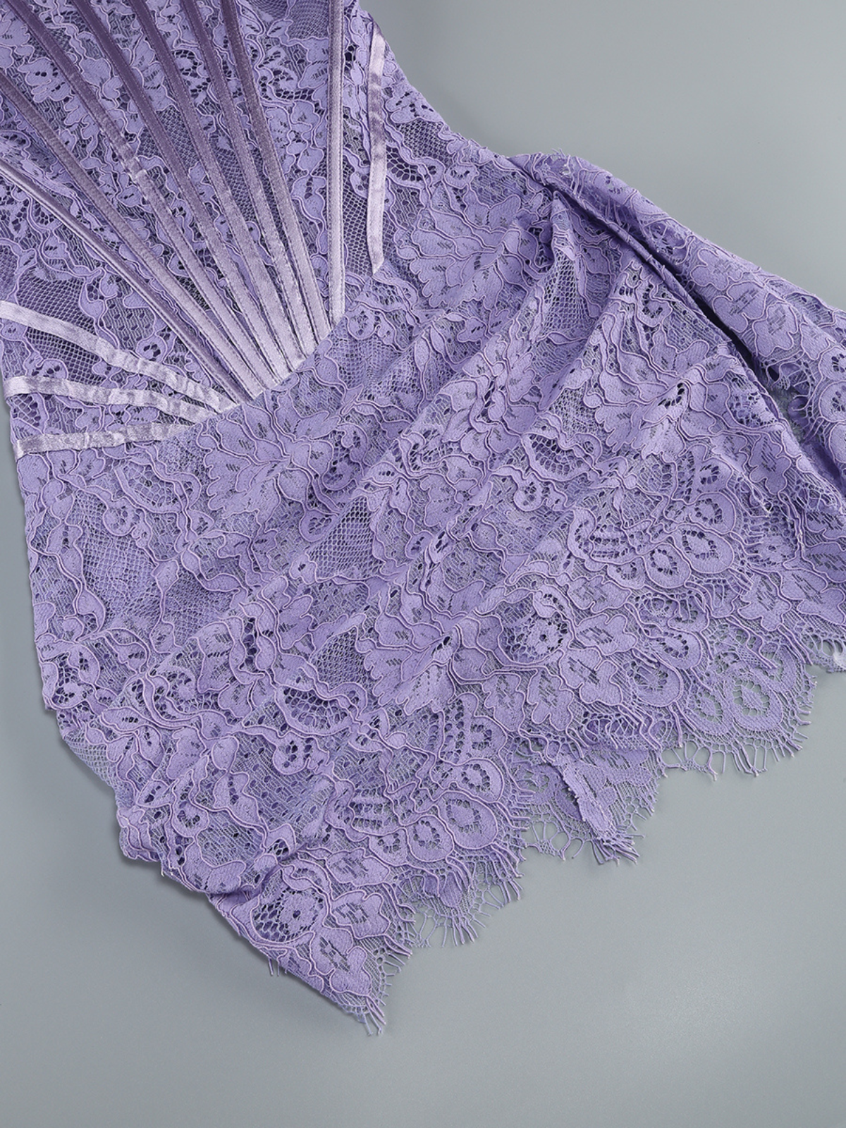 STRAPLESS LILAC LACE DRESS FOR PARTIES