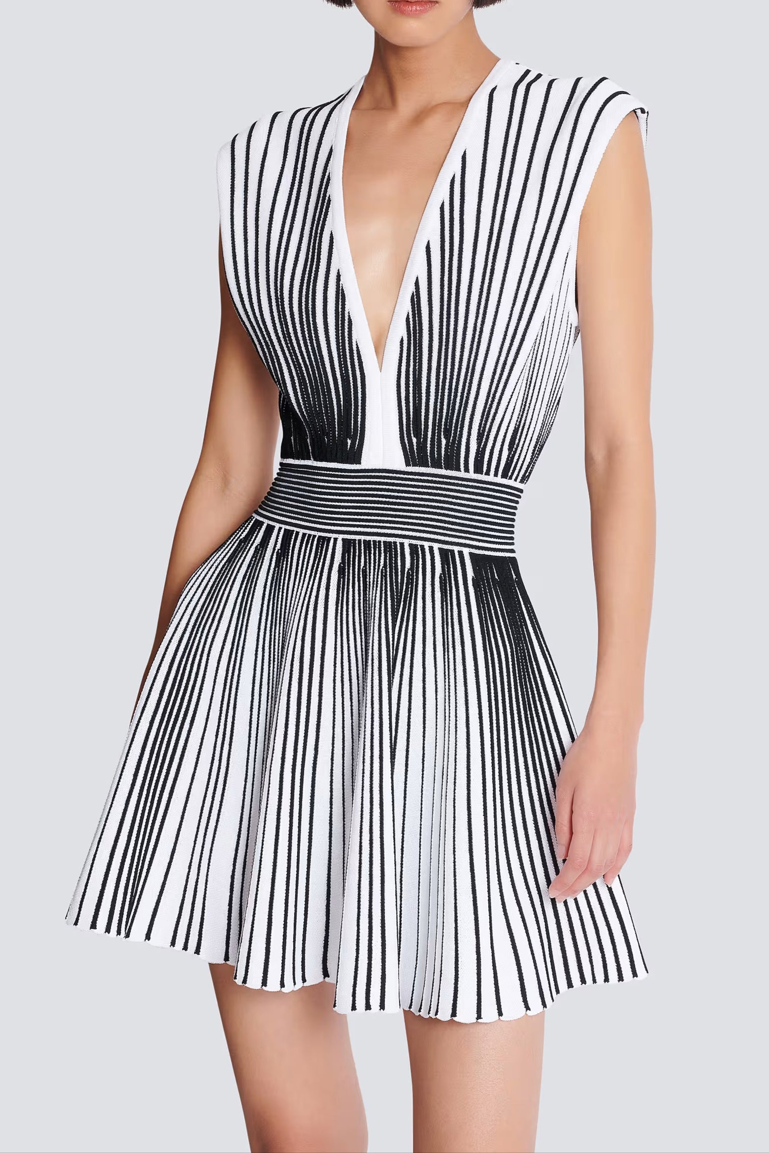 TWO-TONE V-NECK SLEEVELESS FLARED KNIT MINI DRESS