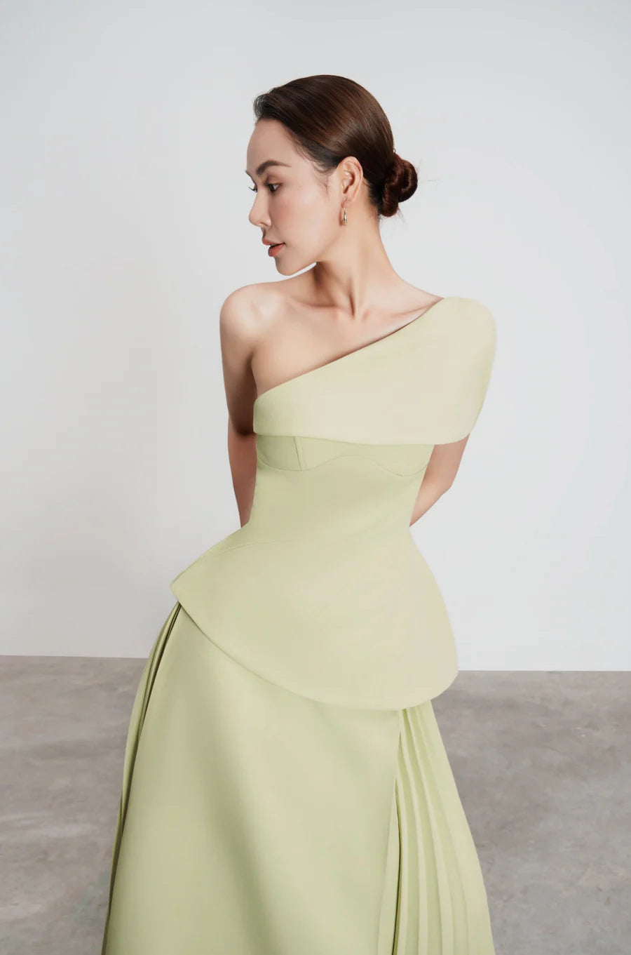 ONE SHOULDER FLARE MIDI SKIRT SUIT OLIVE GREEN