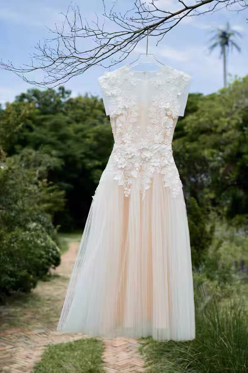 FLORAL APPLIQUÉ SLEEVELESS MIDI DRESS BEIGE