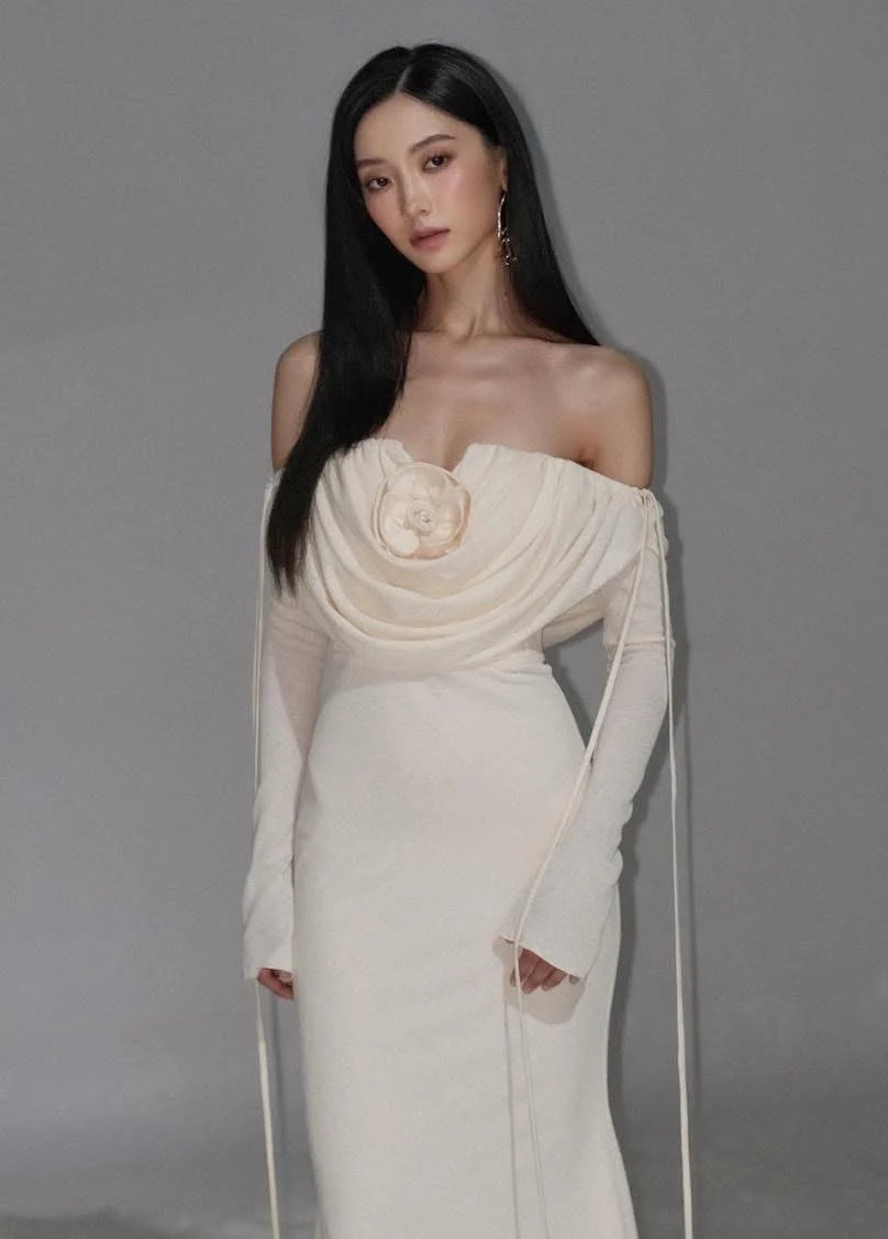 LILA FLOWER WHITE PLEATED STRAPLESS MAXI DRESS