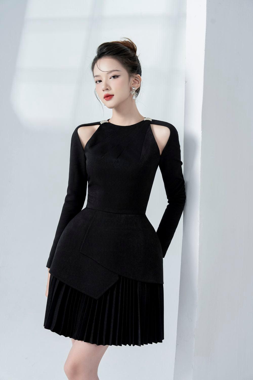 CALLIE VELVET BACKLESS A-LINE MINI DRESS