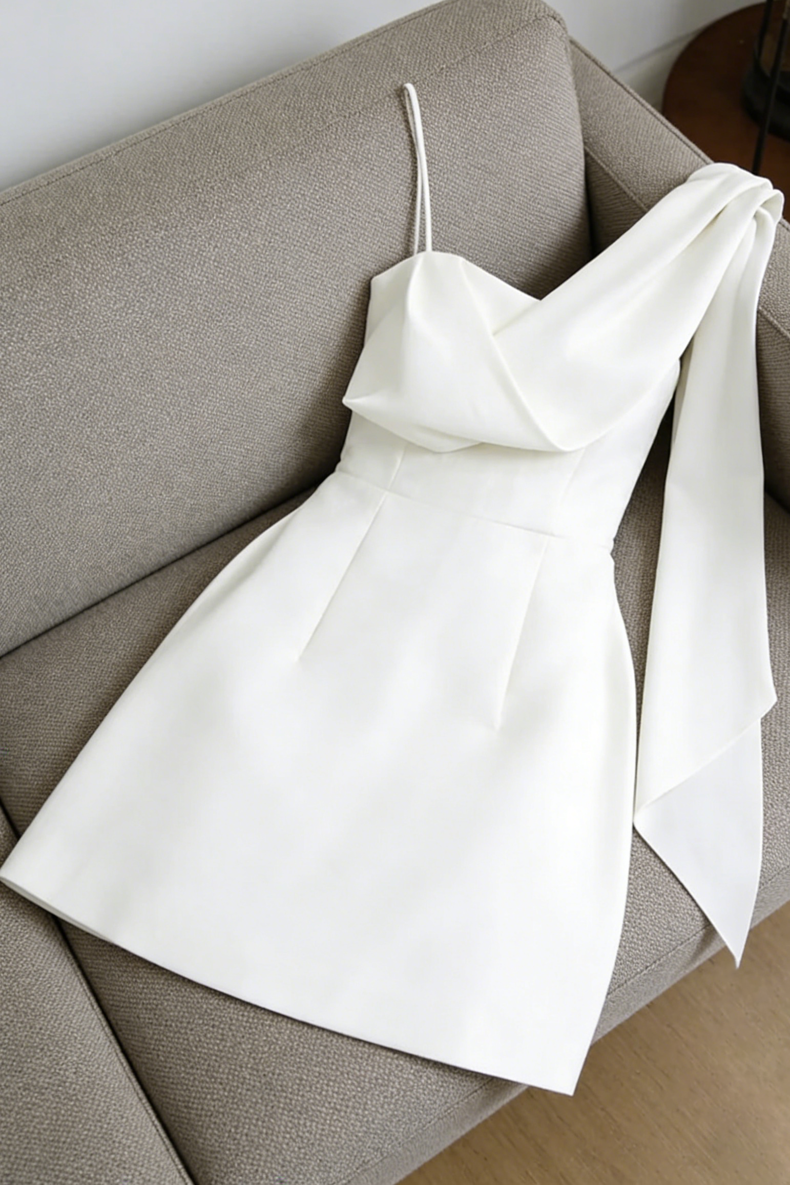 WHITE ASYMMETRICAL ONE-SHOULDER MINI DRESS