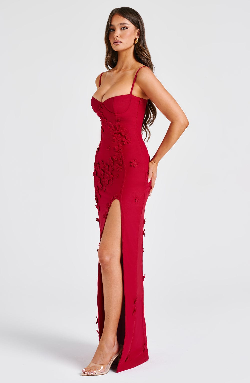 RED LINED MAXI DRESS: ELEGANT FORMAL SILHOUETTE