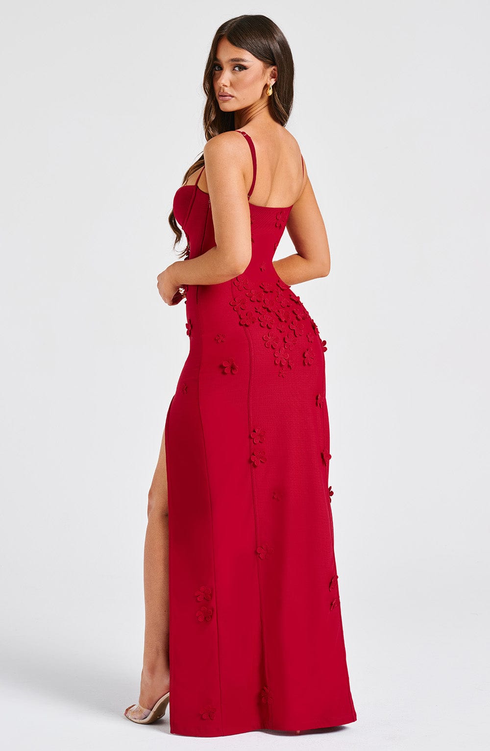 RED LINED MAXI DRESS: ELEGANT FORMAL SILHOUETTE
