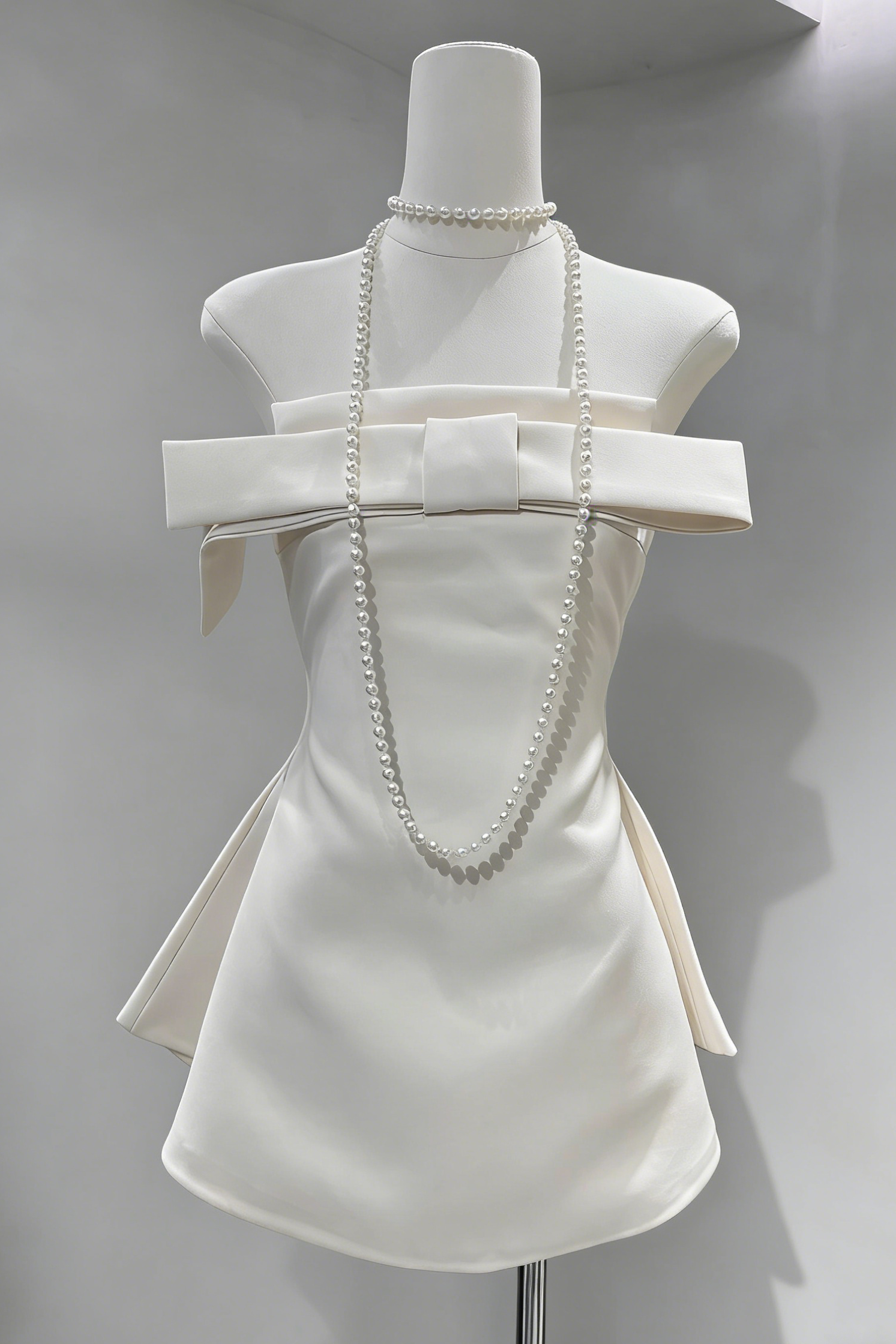 CALWA BOW STRAPLESS FLARE MINI COCKTAIL DRESS
