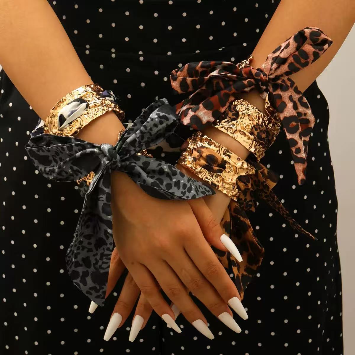 dd831064091eb1e00e5d568822bbffb2 LEOPARD SCARF CUFF BRACELET - CASUAL STATEMENT STYLE