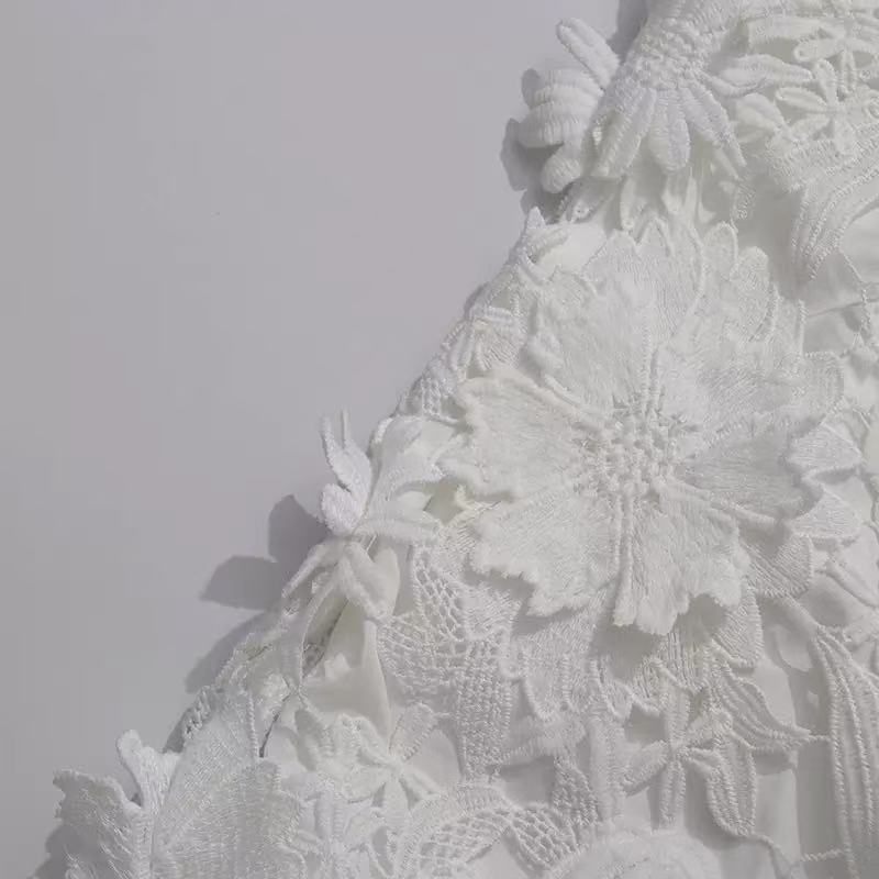 STRAPLESS FLORAL EMBROIDERY WHITE MAXI DRESS