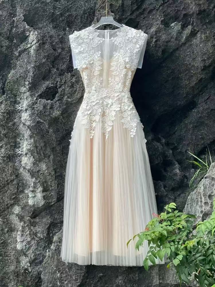 FLORAL APPLIQUÉ SLEEVELESS MIDI DRESS BEIGE