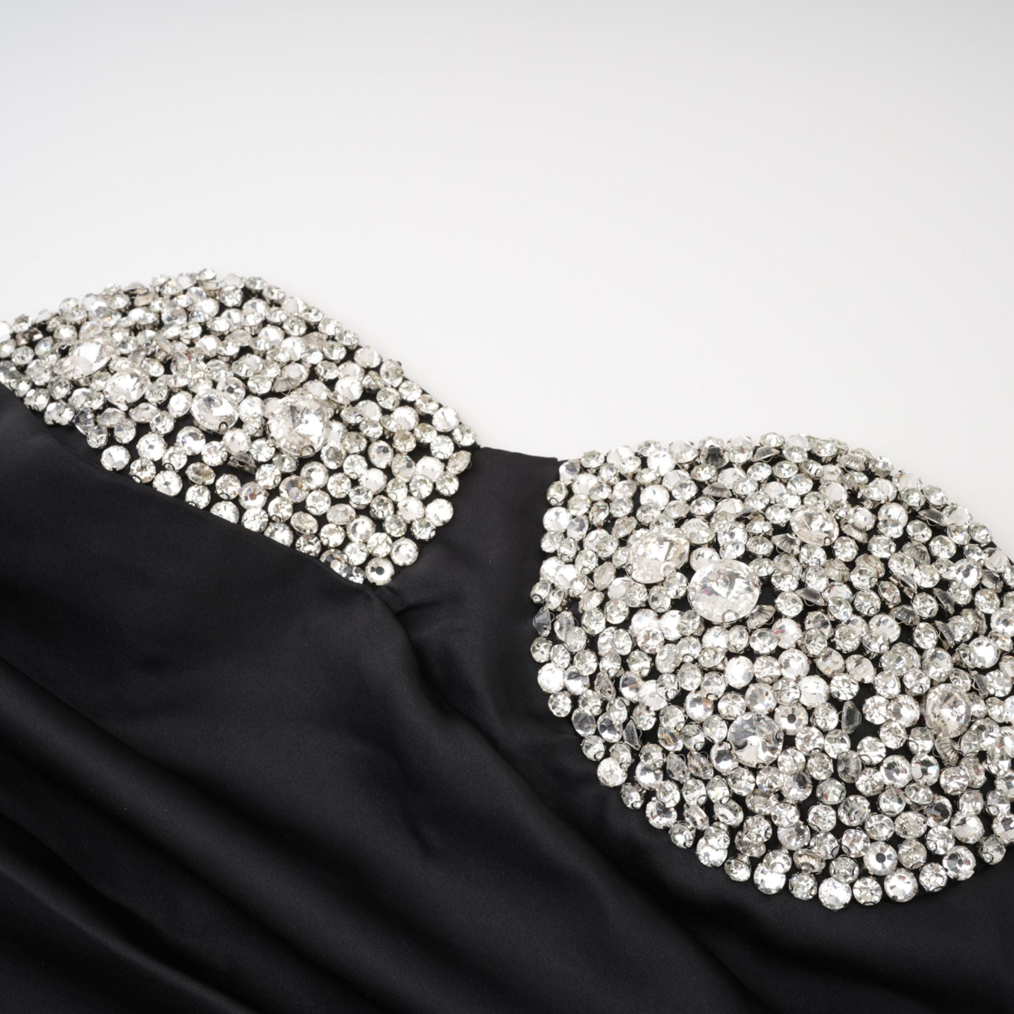 EMMELINE CRYSTAL MINI DRESS – GLAM PARTY SILHOUETTE