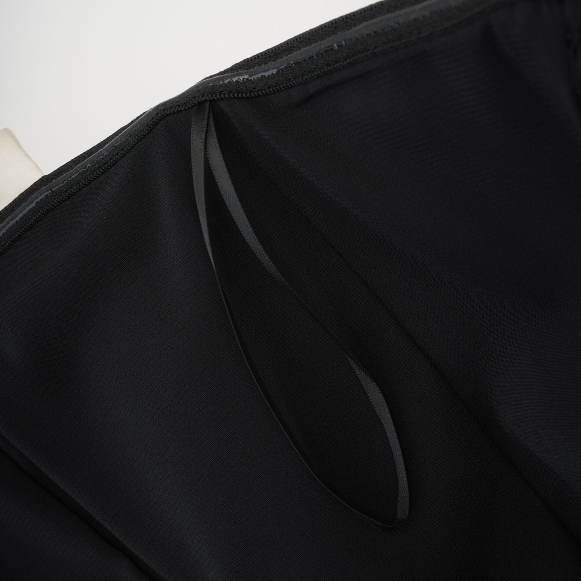 FELISARA MIDI DRESS BLACK - ELEGANT SILHOUETTE