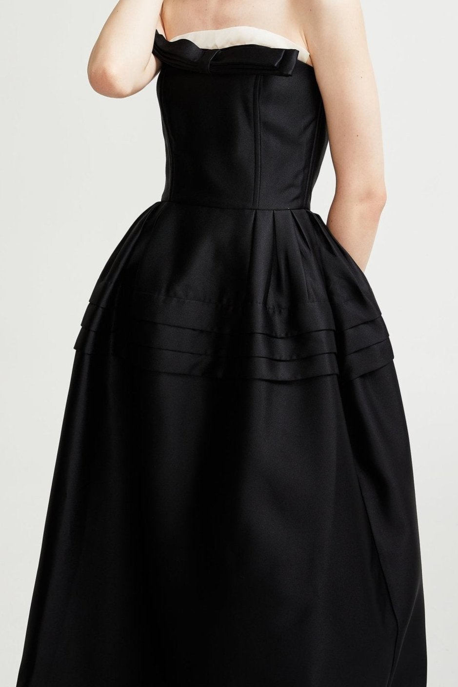 FELISARA MIDI DRESS BLACK - ELEGANT SILHOUETTE