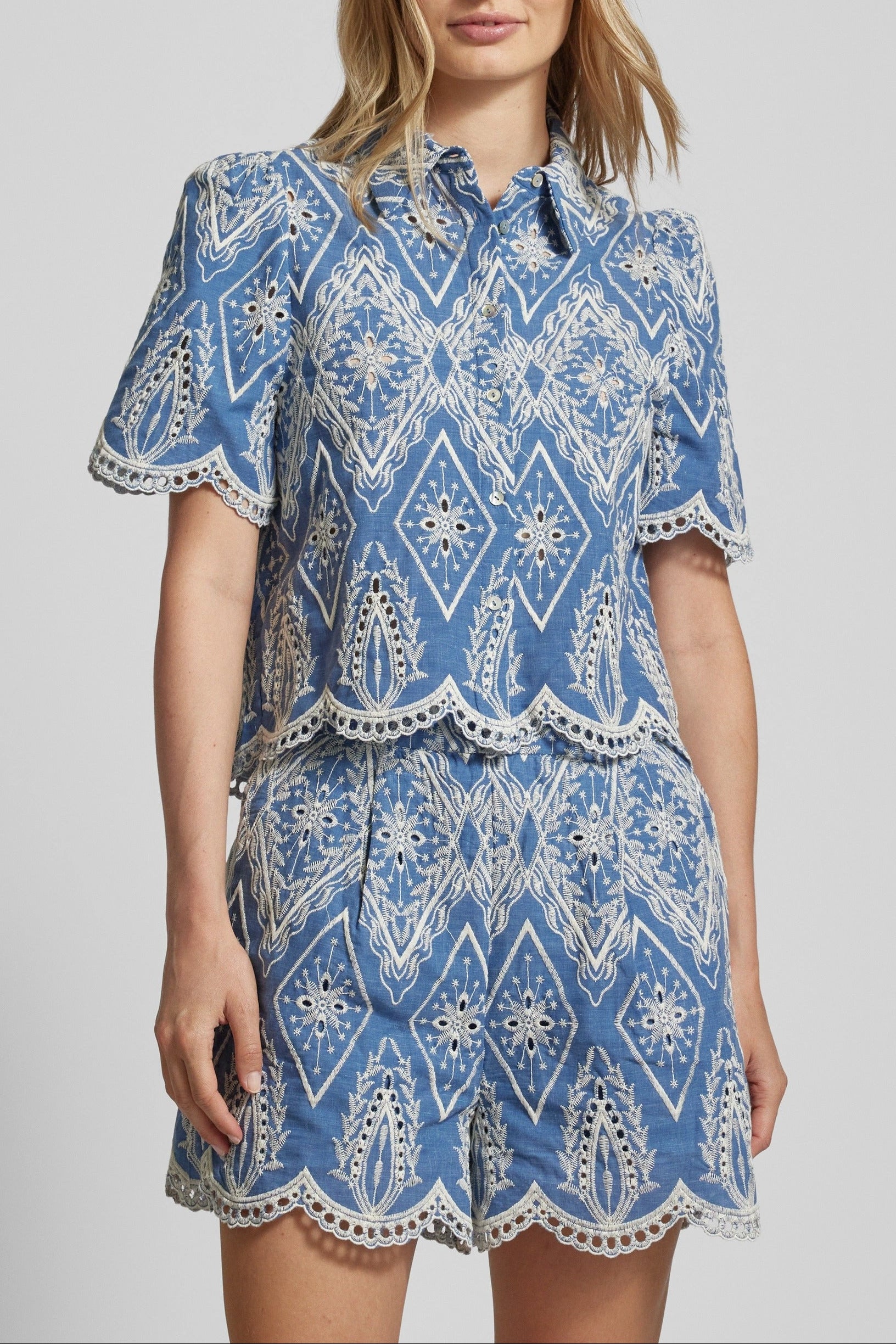 BLUE WHITE EMBROIDERED PUFF SLEEVE LACE BLOUSE