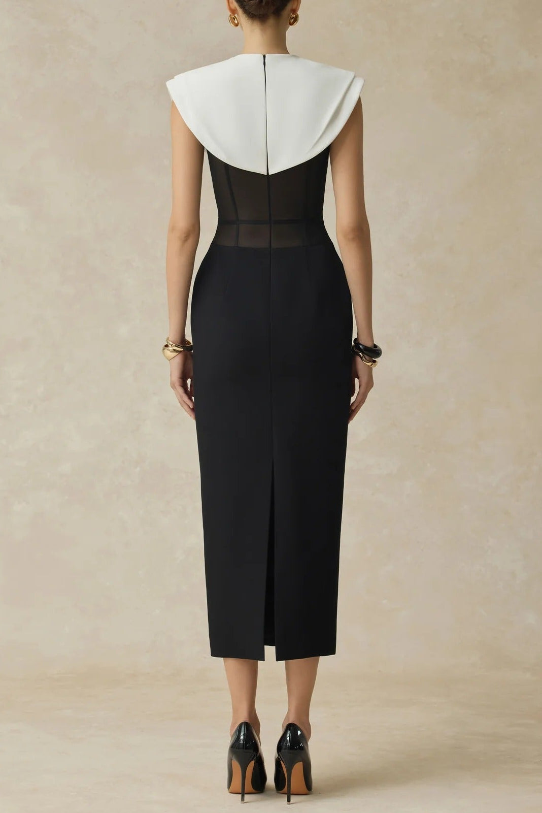 BLACK SLEEVELESS MIDI DRESS WITH WHITE CAPE