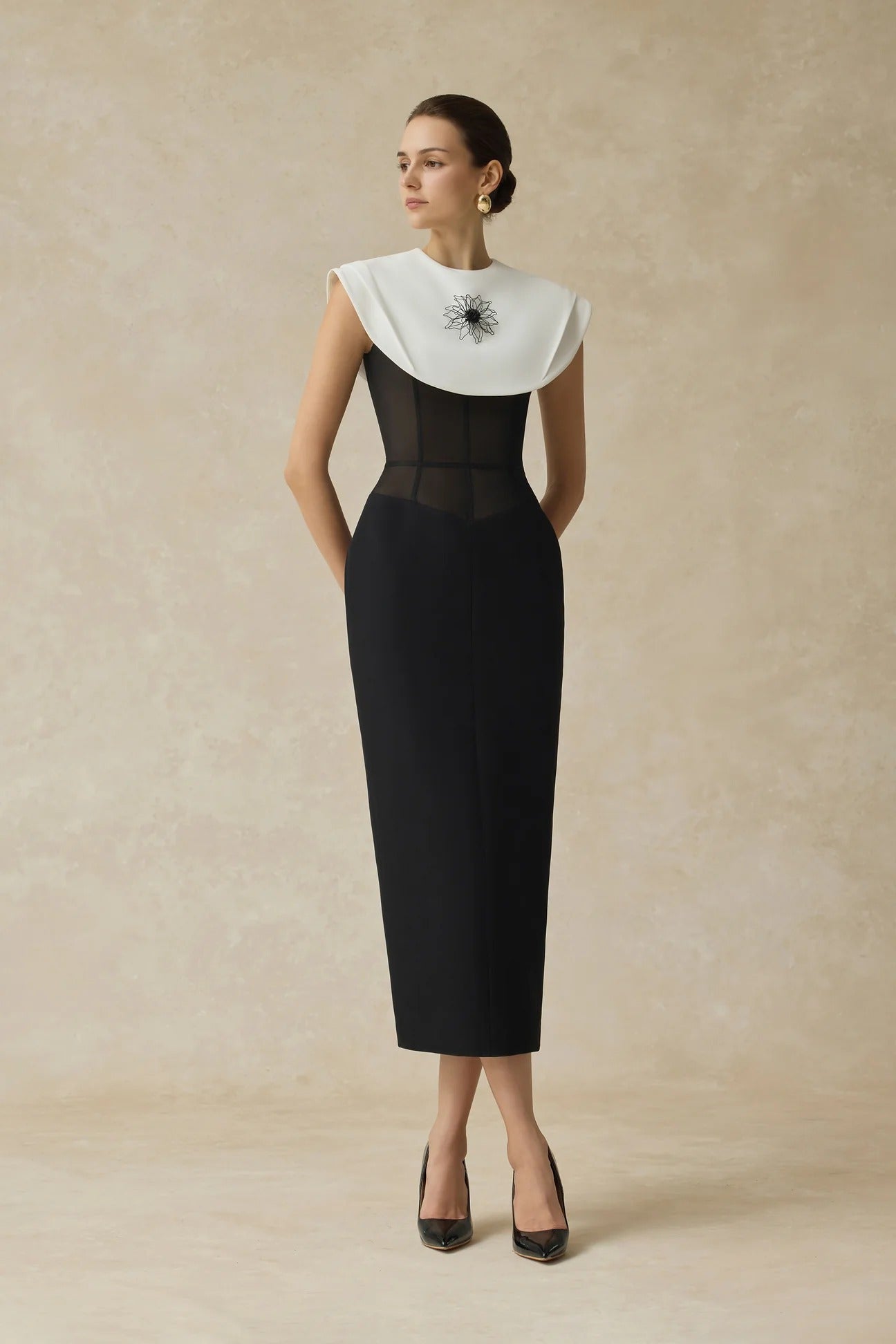 BLACK SLEEVELESS MIDI DRESS WITH WHITE CAPE
