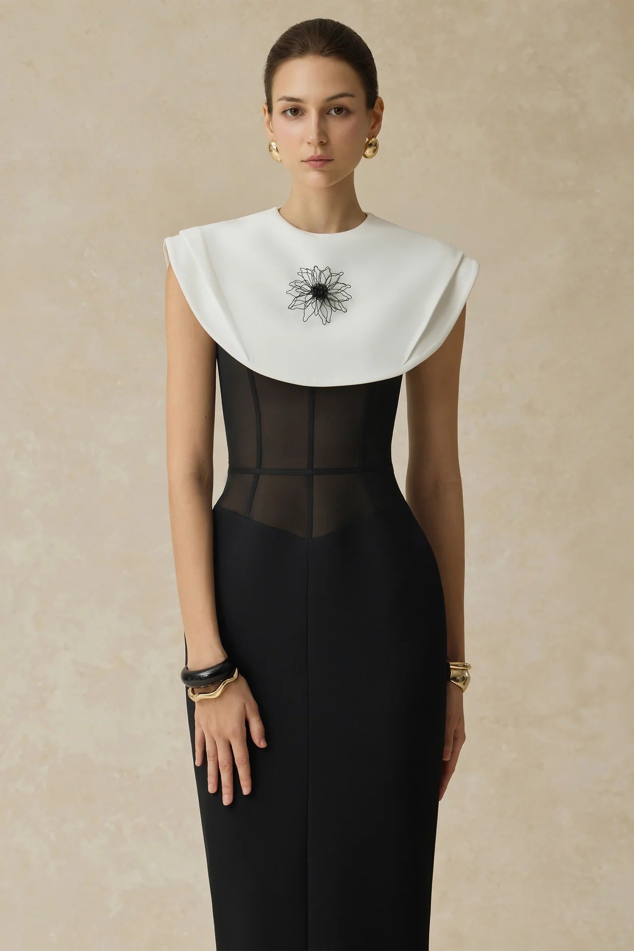 BLACK SLEEVELESS MIDI DRESS WITH WHITE CAPE