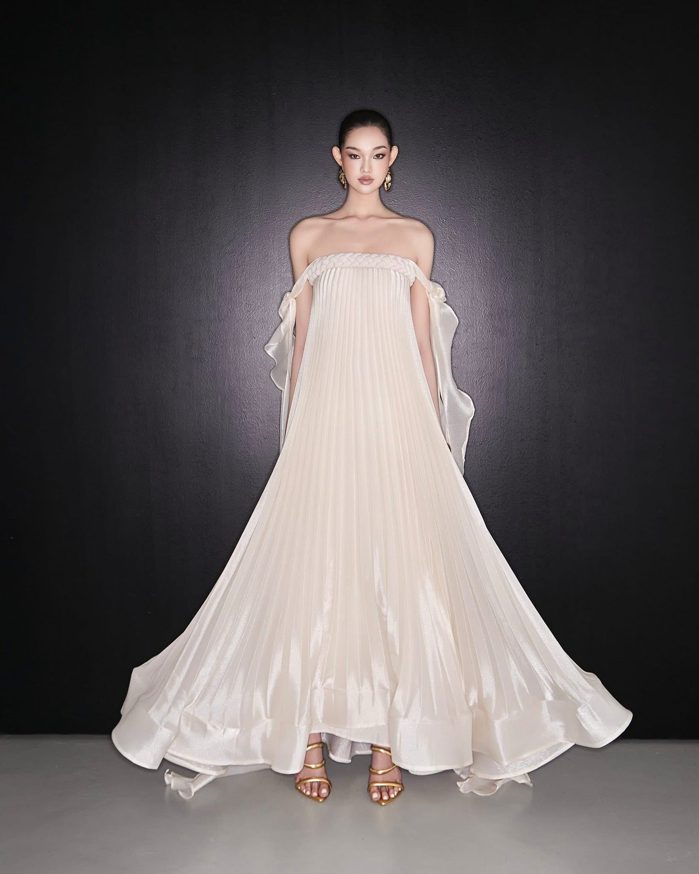 QUINTINA OFF-SHOULDER PLEATED MAXI DRESS APRICOT