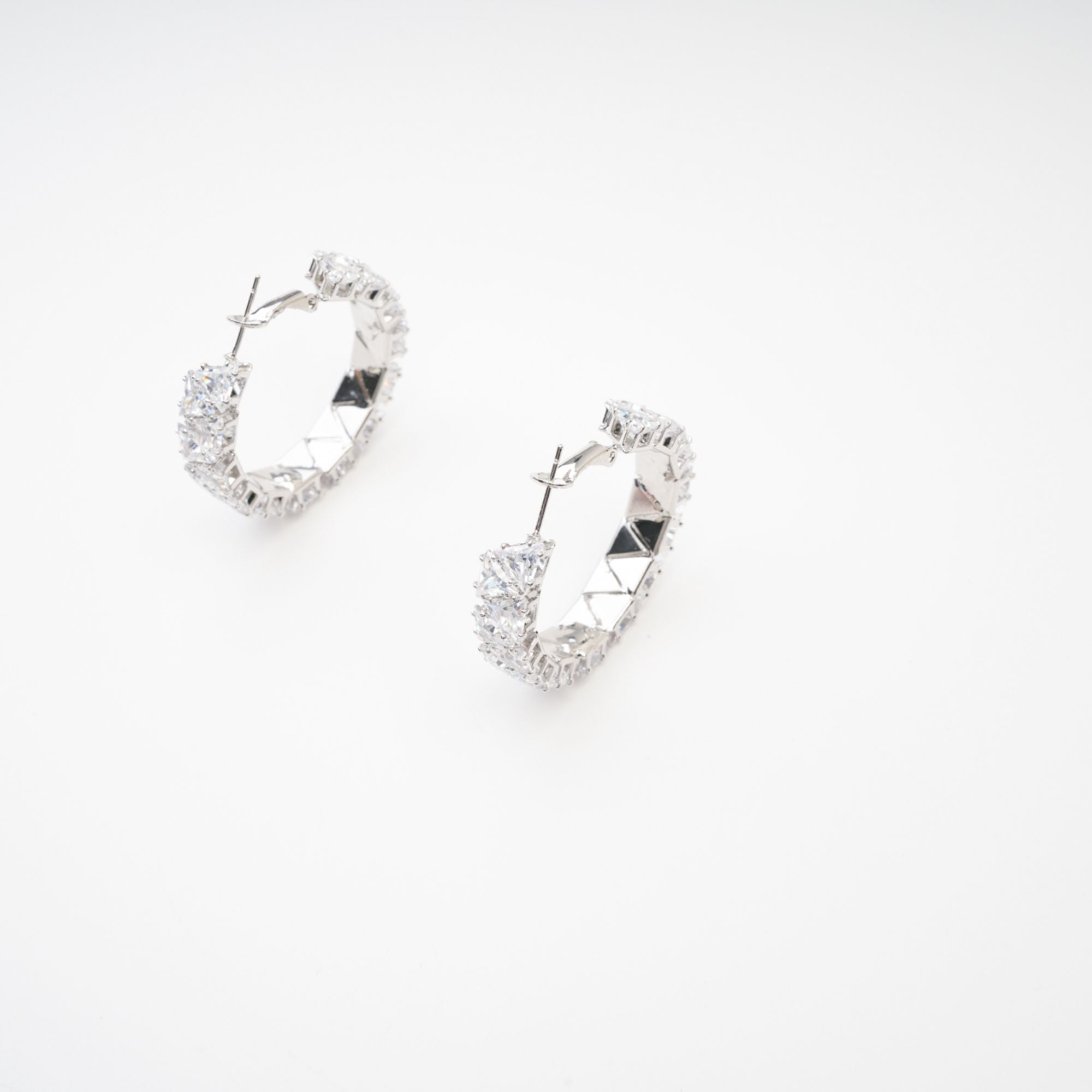 LÉA CRYSTAL CIRCLE EARRINGS FOR EVENING