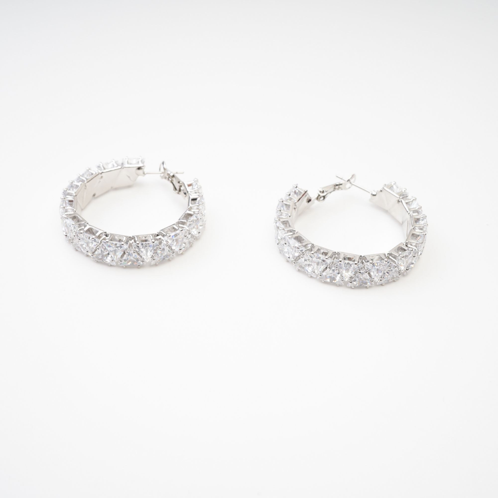 LÉA CRYSTAL CIRCLE EARRINGS FOR EVENING