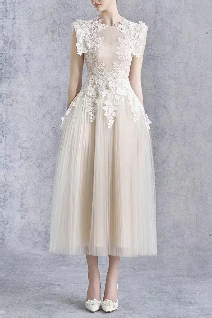 FLORAL APPLIQUÉ SLEEVELESS MIDI DRESS BEIGE