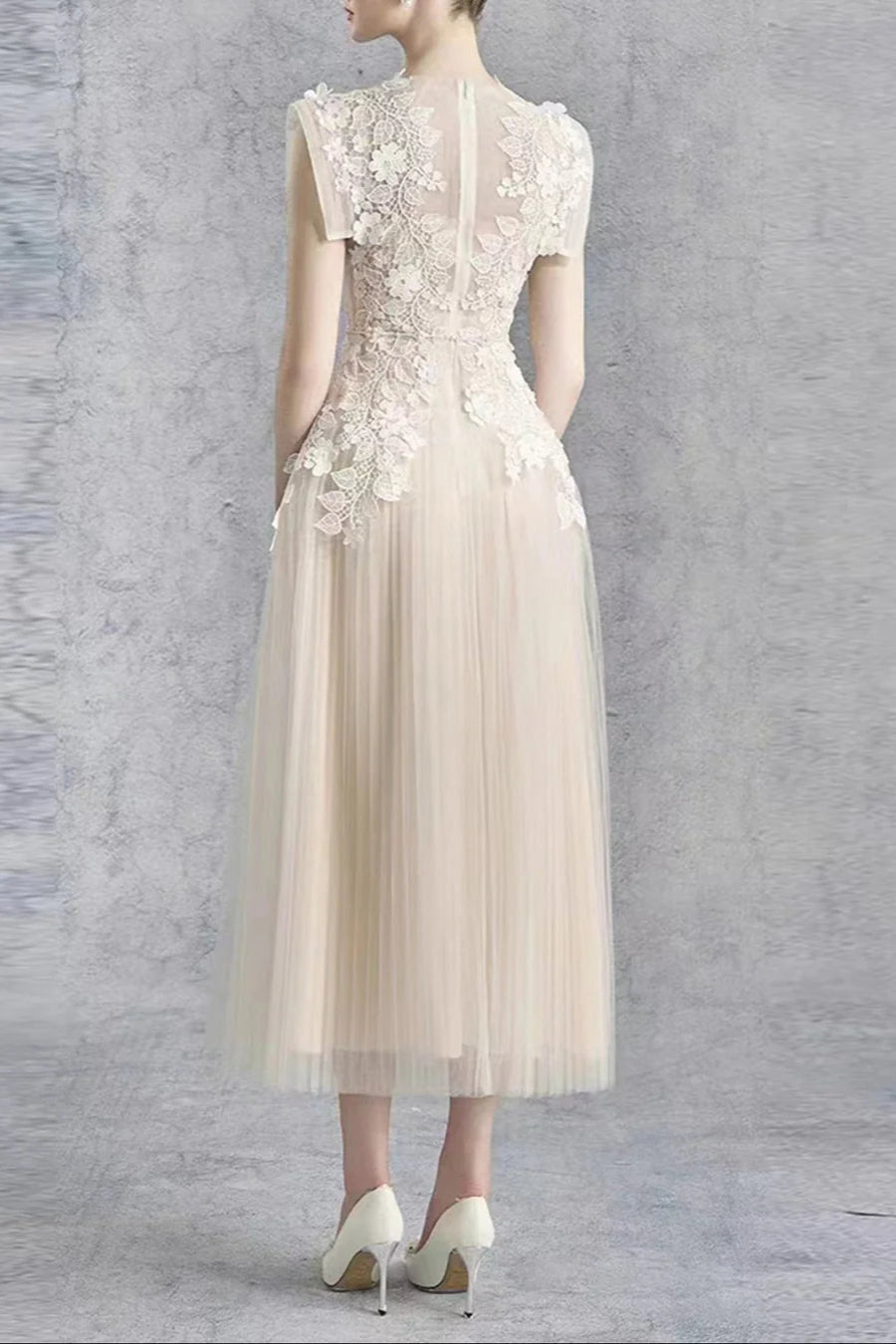 FLORAL APPLIQUÉ SLEEVELESS MIDI DRESS BEIGE