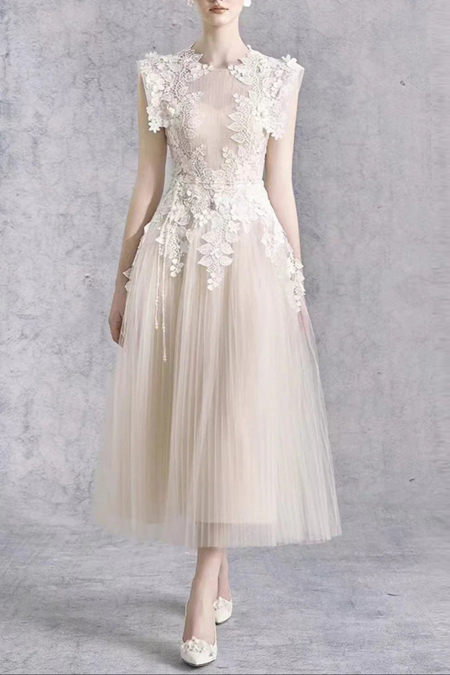 FLORAL APPLIQUÉ SLEEVELESS MIDI DRESS BEIGE