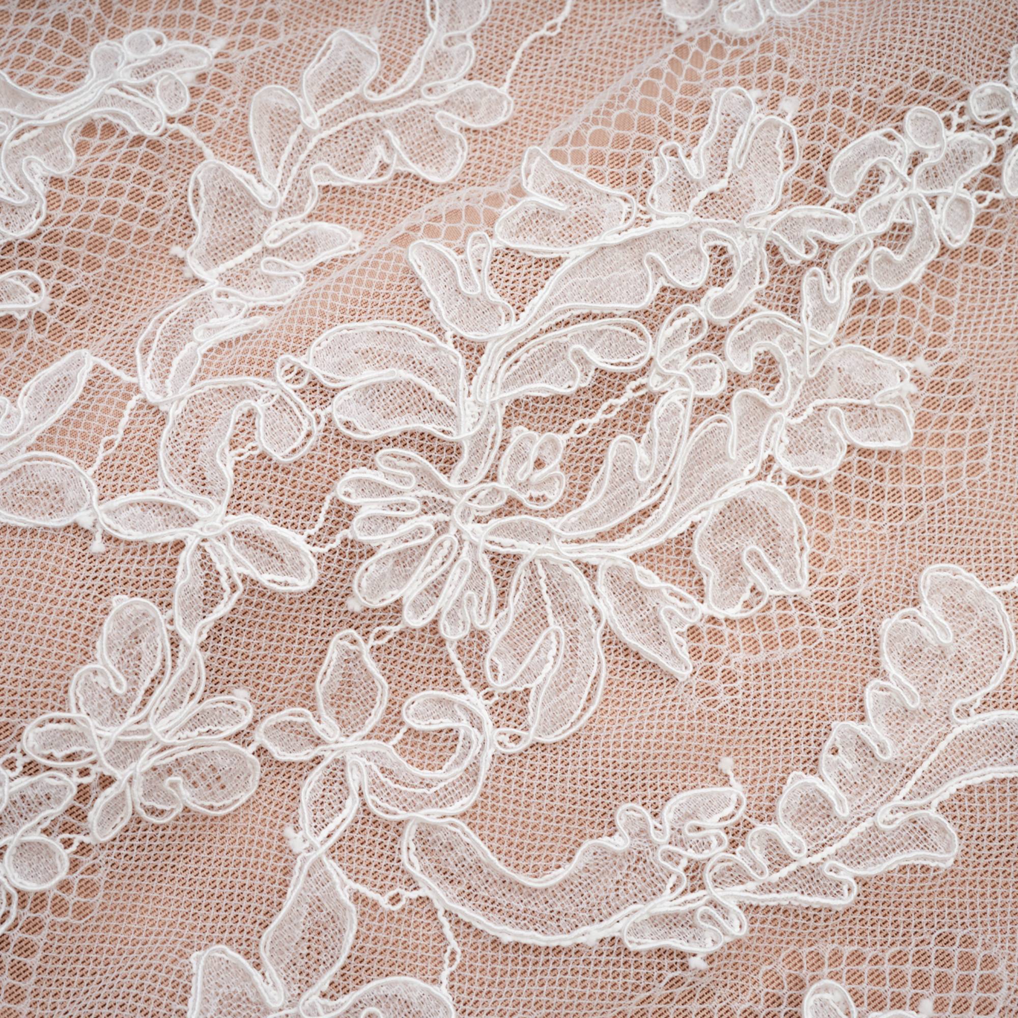 TITANIA DRESS – ELEGANT A-LINE SILHOUETTE FOR WEDDING GUEST