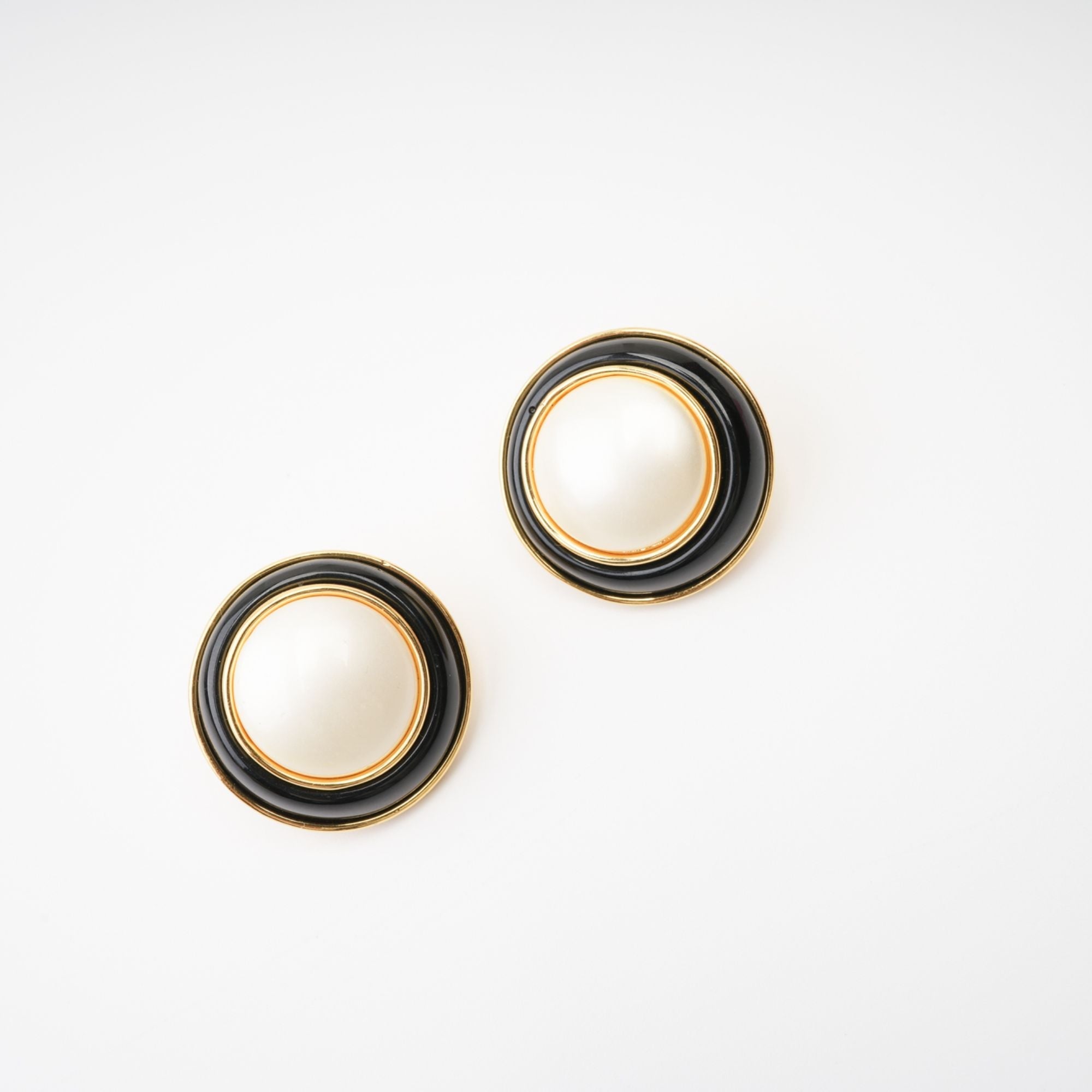 VIOLETTE ROUND EARRINGS FOR EVERYDAY ELEGANCE