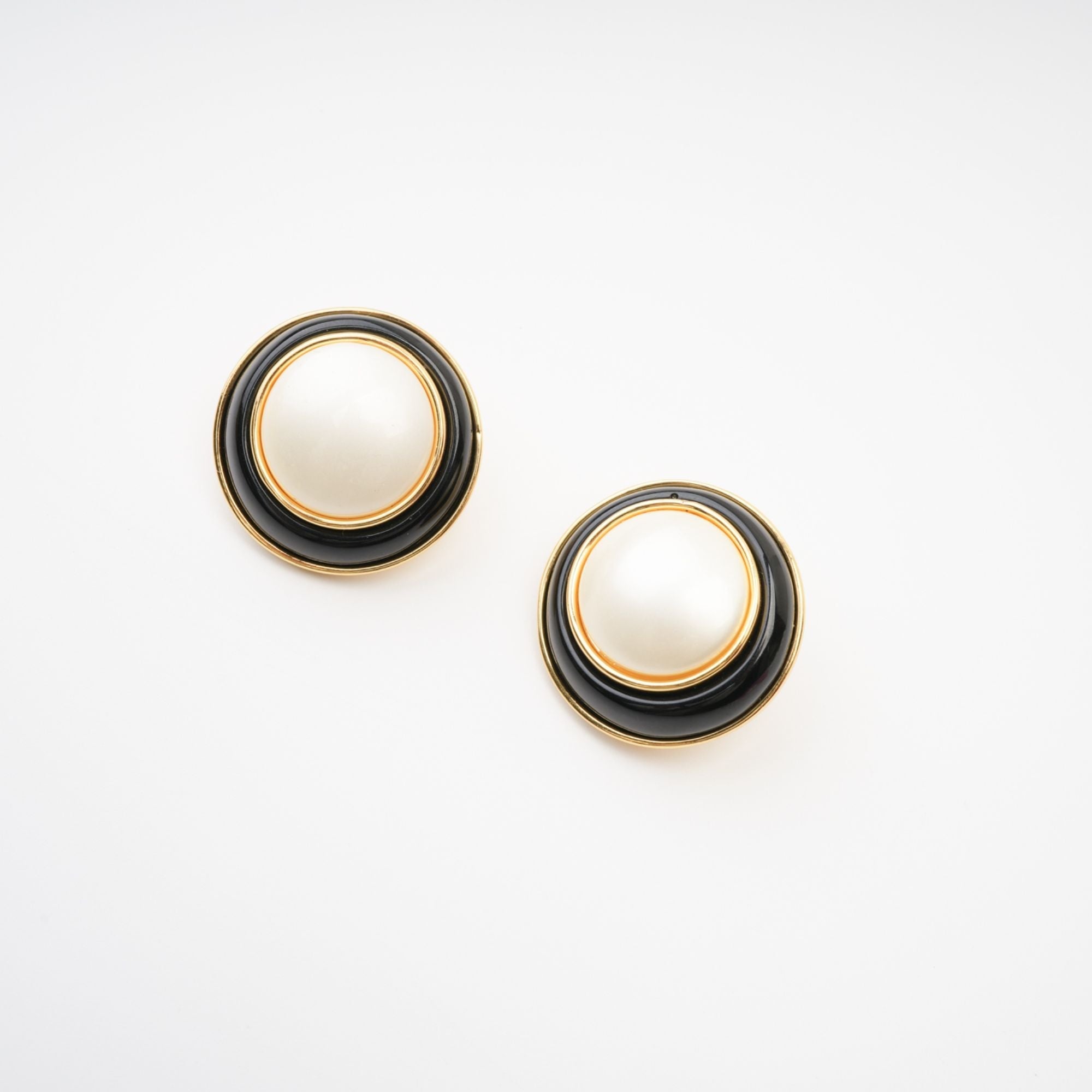 VIOLETTE ROUND EARRINGS FOR EVERYDAY ELEGANCE