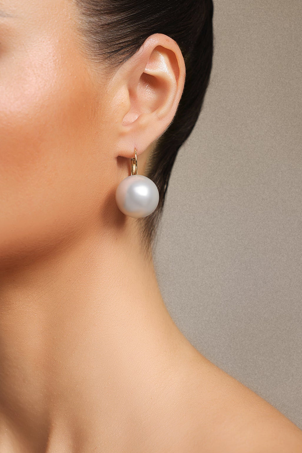 2025-08-02-kerr73116 LARGE PEARL DROP HUGGIE EARRINGS GOLD