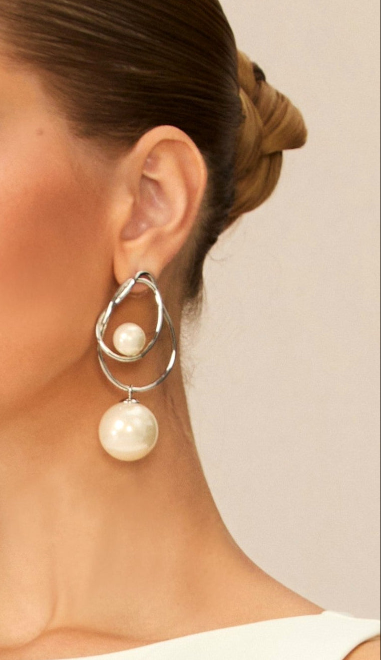 2025-09-13-arina14204-0 DOUBLE TWISTED PEARL DROP HOOP EARRINGS, SILVER